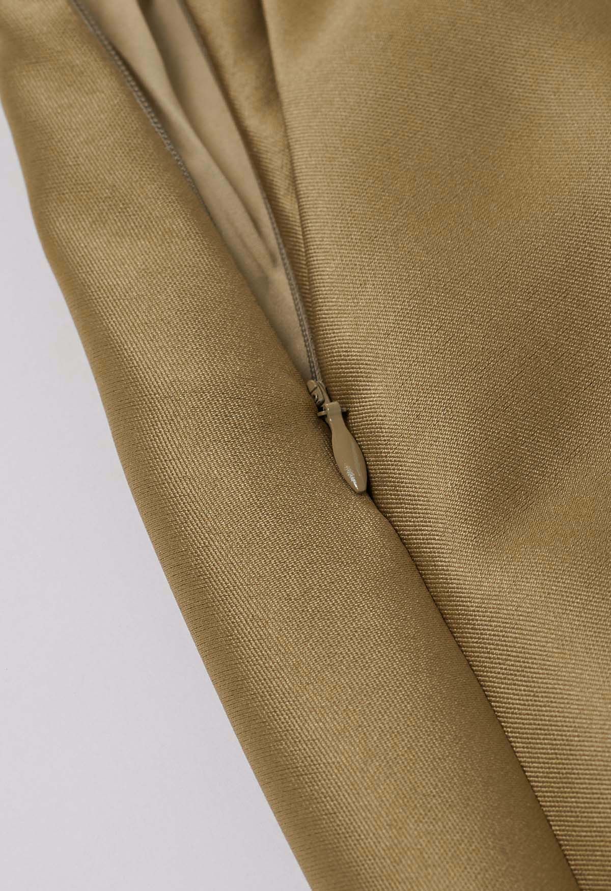 Schlanker, plissierter A-Linien-Midirock mit Seitentaschen in Gold