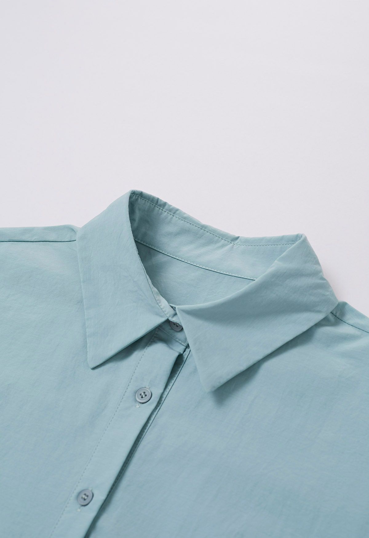 Hemd aus reiner Baumwolle mit asymmetrischem Saum in Blau