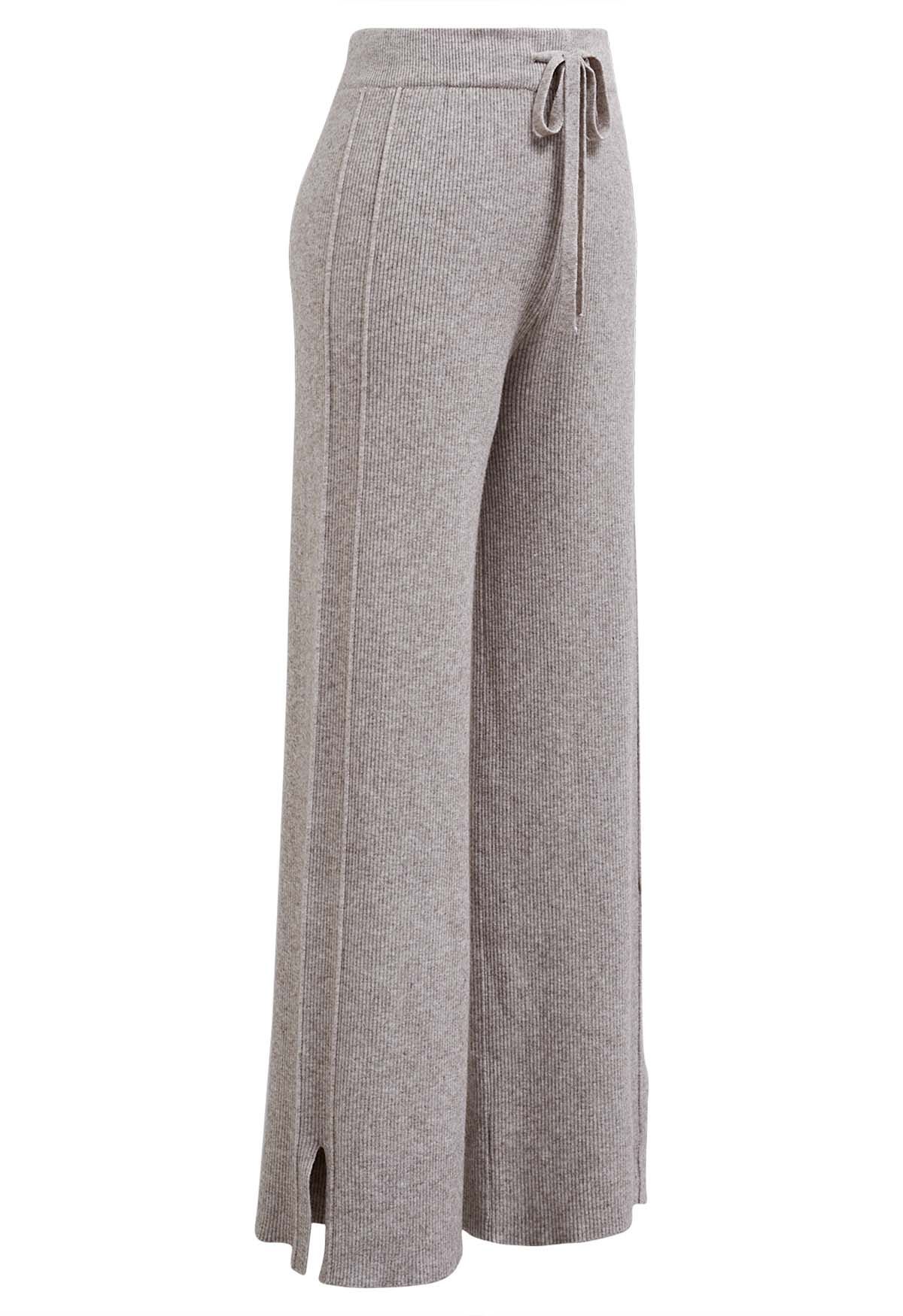 Strickhose mit seitlichem Schlitz und Tunnelzug in der Taille in Taupe