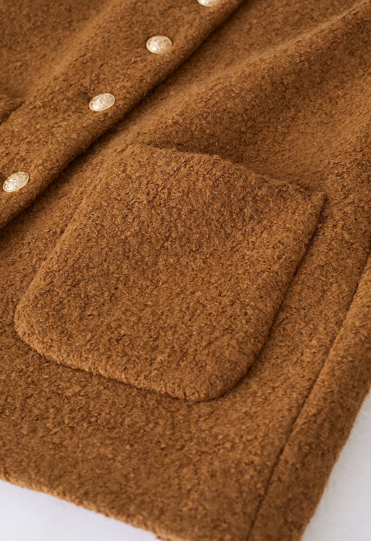 Kragenloser Mantel aus Wollmischung mit Knöpfen in Karamell