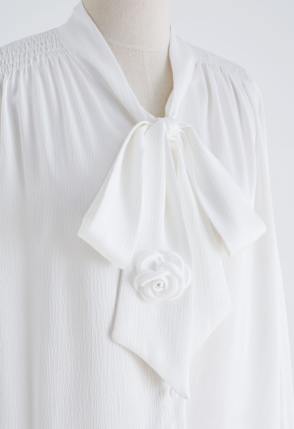 Rose Bowknot geprägtes Hemd in Weiß