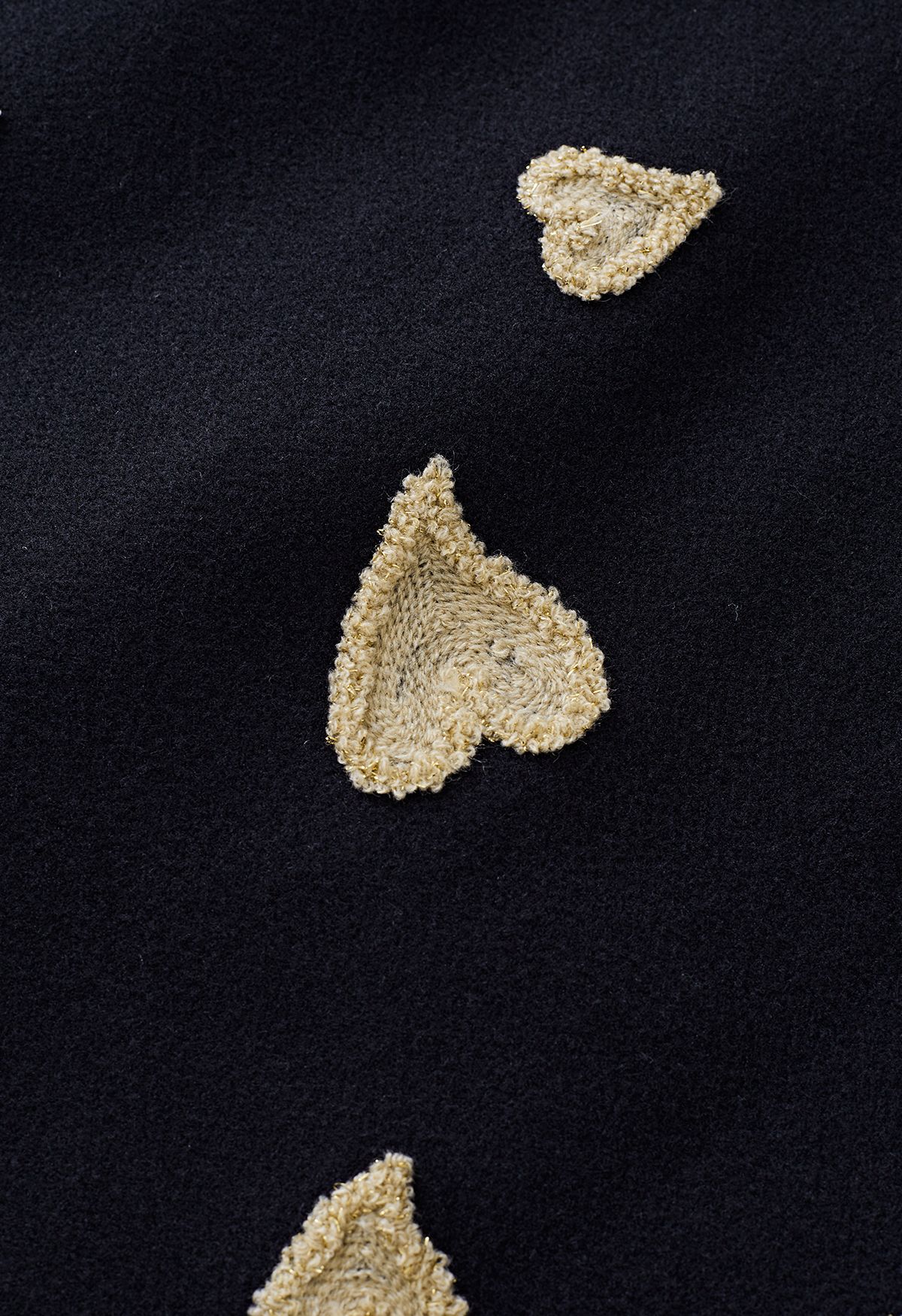 Knospenrock aus Wollmischung mit Herzstickerei