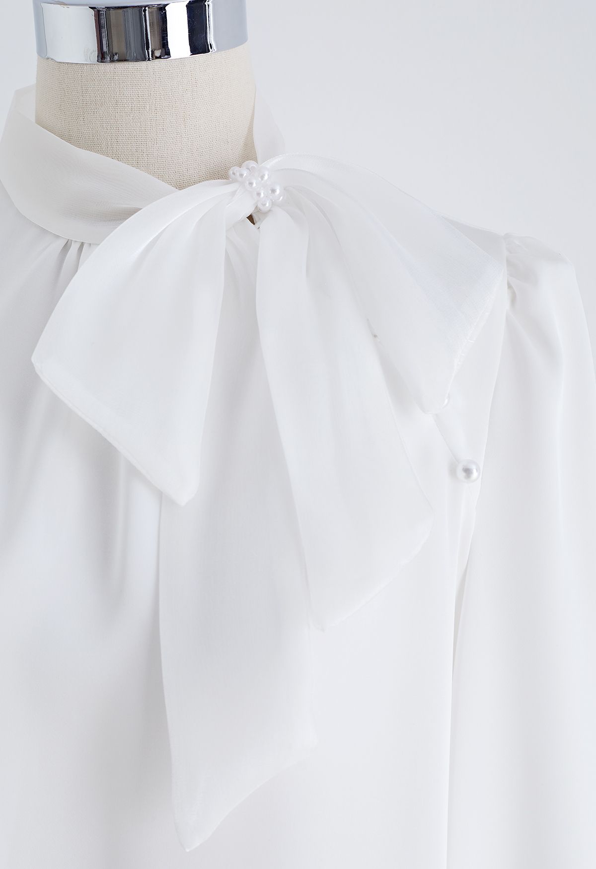 Organza Bowknot Pearl Satin Shirt in Weiß