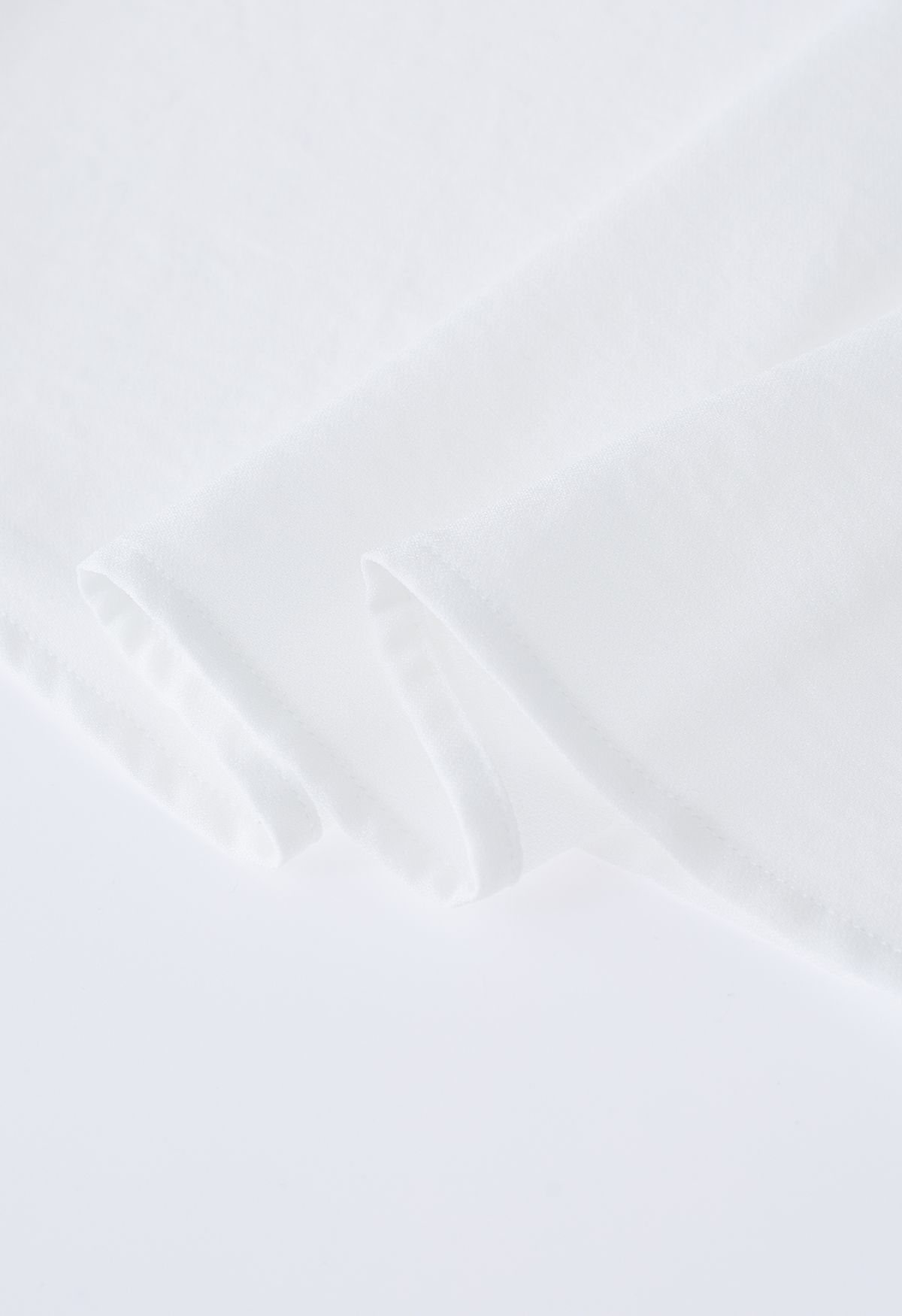 Abgestuftes, schulterfreies Chiffon-Oberteil mit Rüschen in Weiß