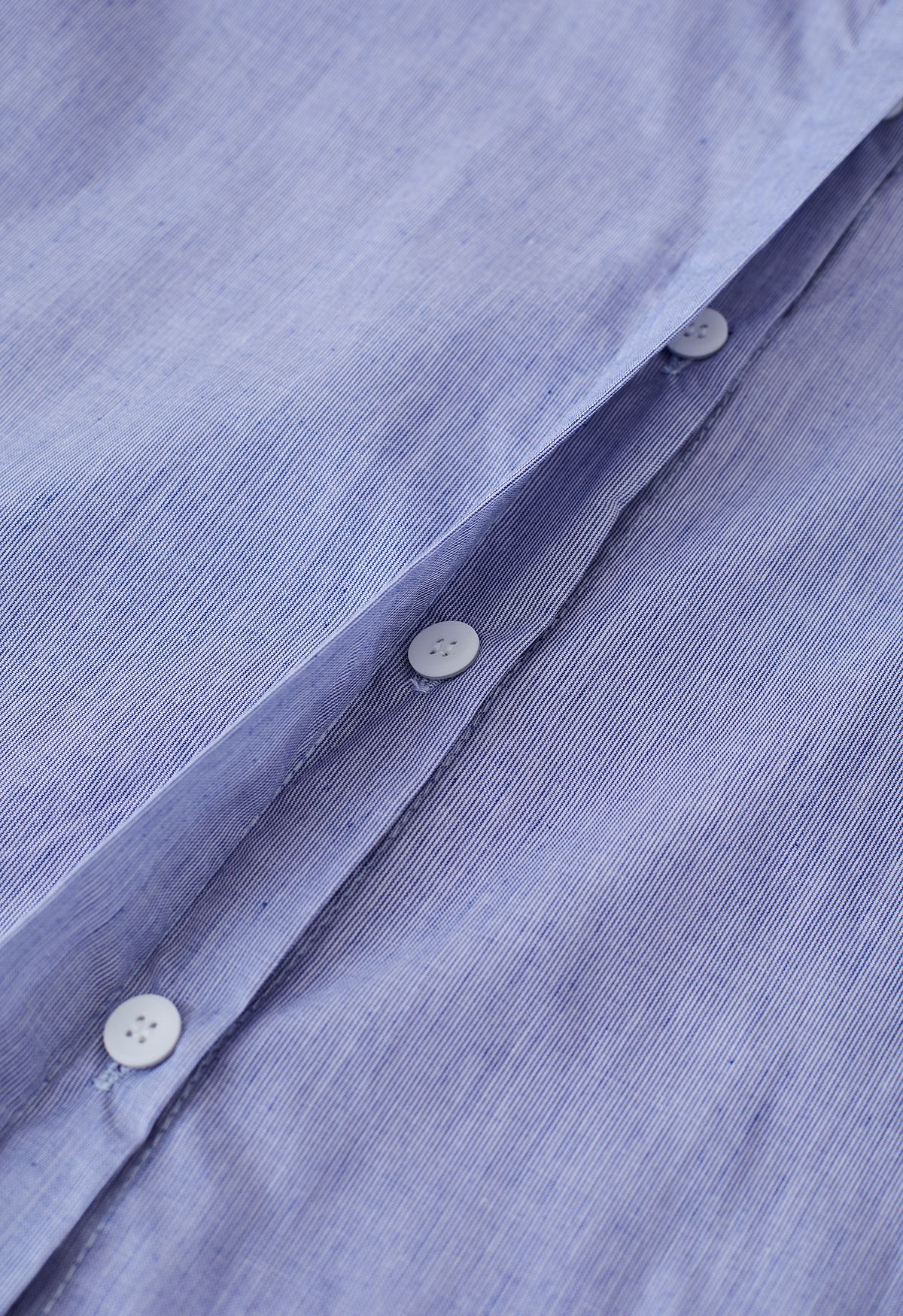 Nadelstreifen-Baumwollhemd mit Blasenärmeln in Blau