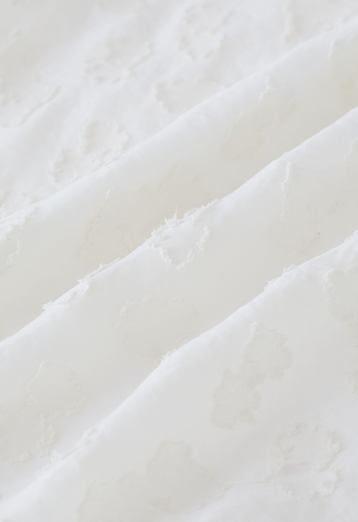 Midikleid aus Wolkenjacquard mit eckigem Ausschnitt in Weiß