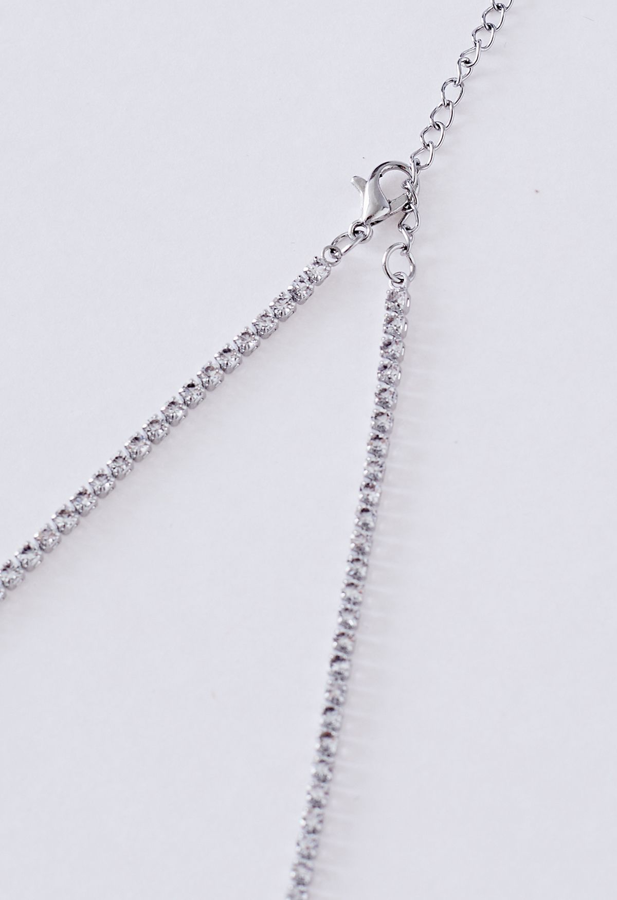Geknotete Schlüsselbein-Halskette mit vollem Diamant