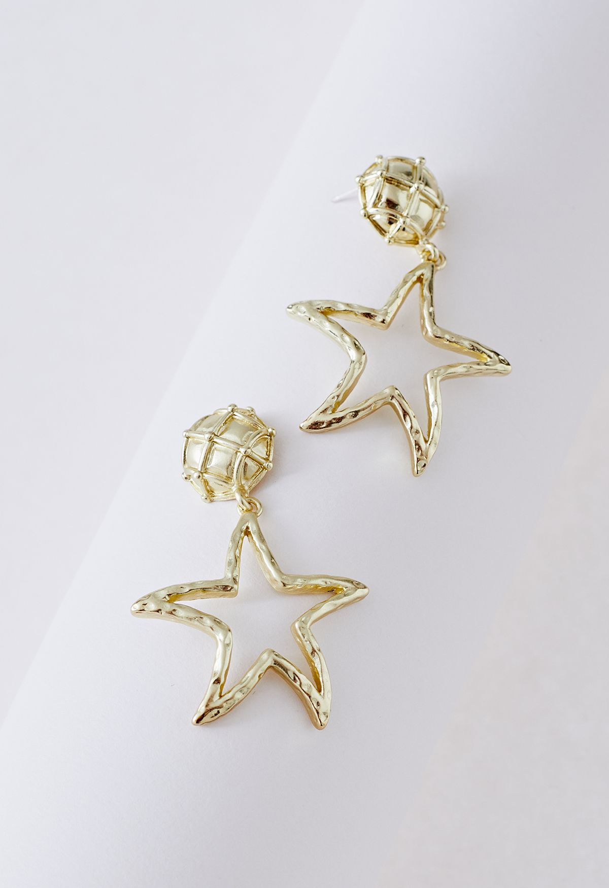 Goldene Seestern-Ohrringe aushöhlen