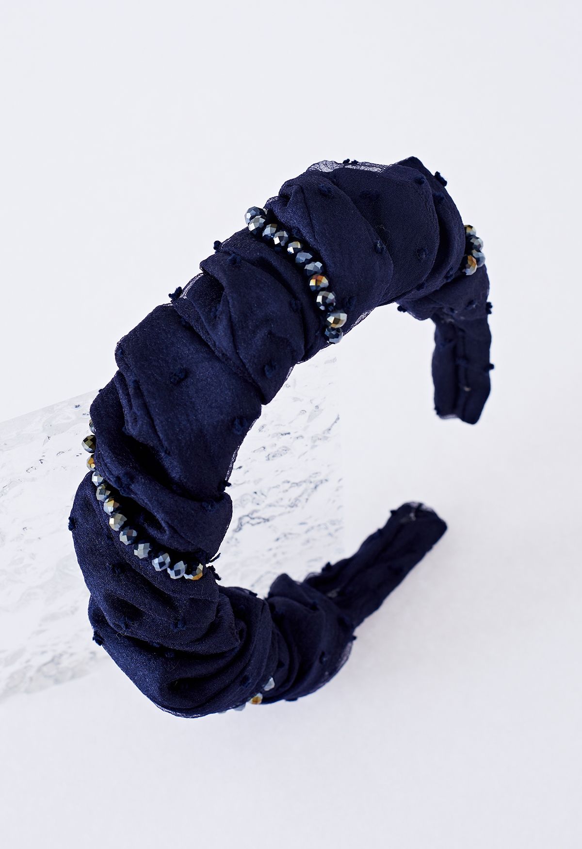 Gerüschter Organza-Stirnband mit Perlendekor in Marineblau