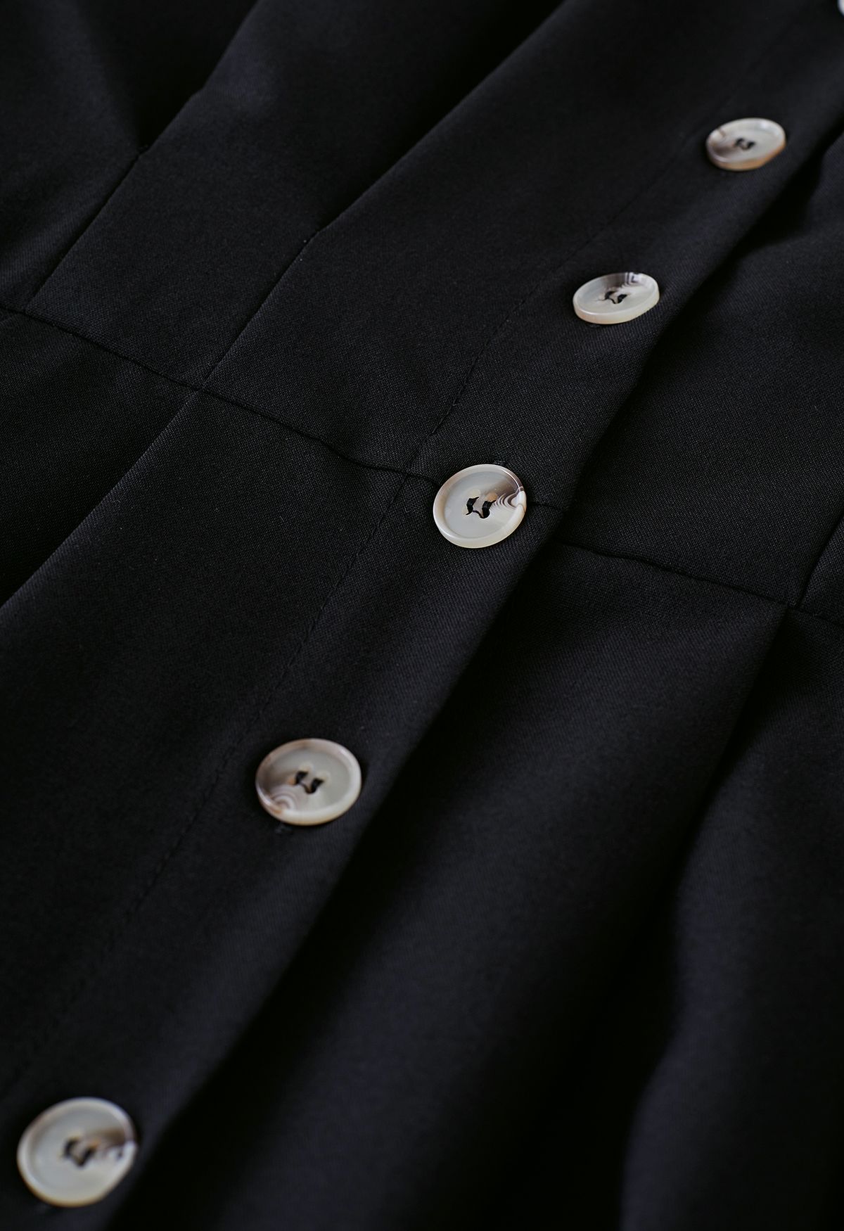 Geknöpftes Hemdkleid mit Gürtel in Schwarz