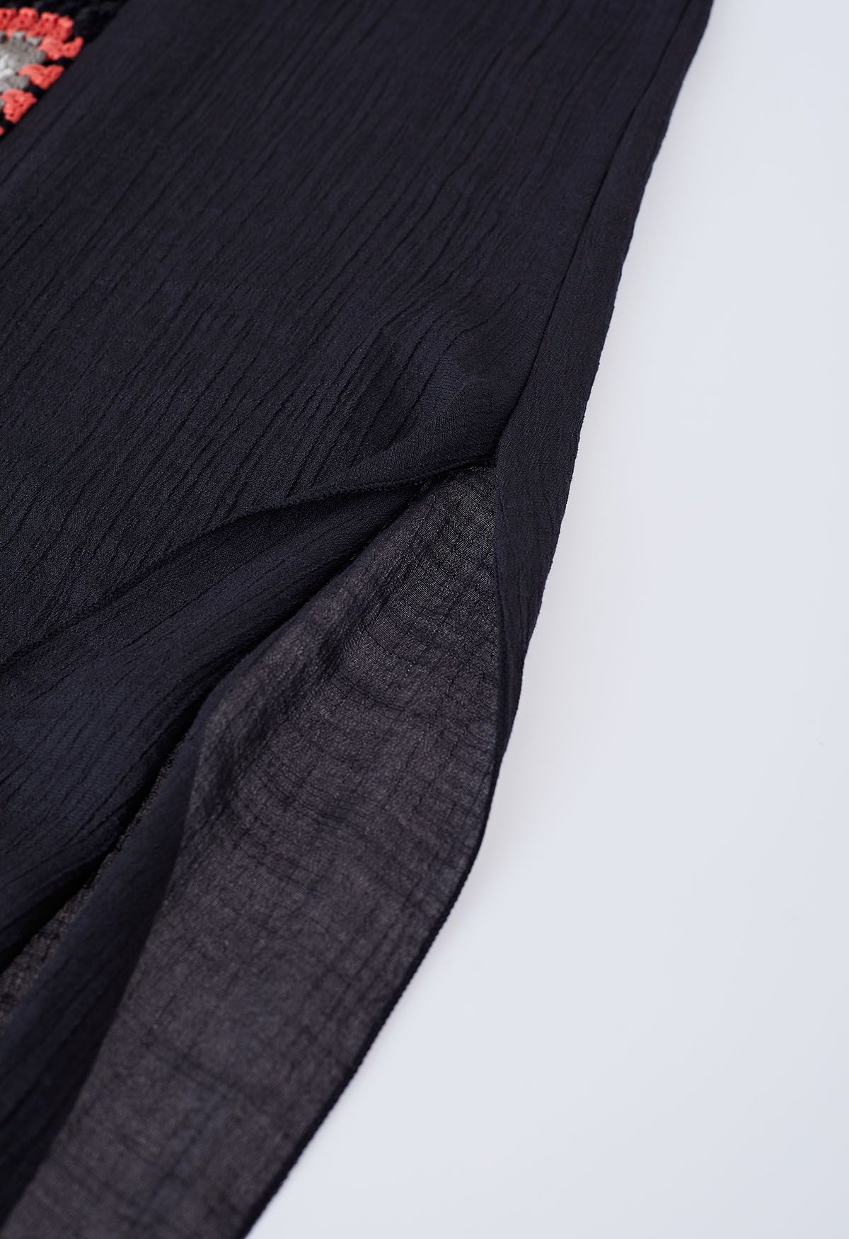 Bunter gehäkelter Quasten-Kimono in Schwarz