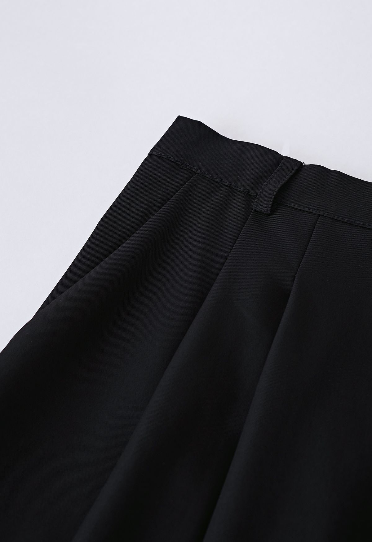 Plissierte Details Seitentaschen Shorts in Schwarz