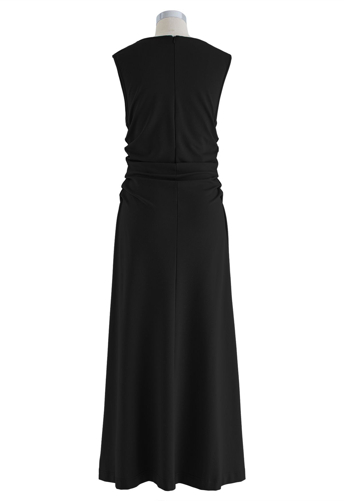 Ärmelloses Kleid mit drapiertem Ausschnitt und geraffter Taille in Schwarz
