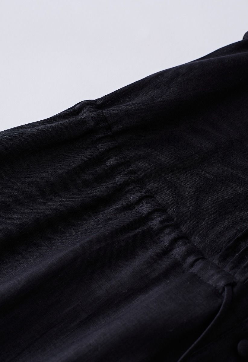 Ärmelloses Kleid mit V-Ausschnitt und Knöpfen in Schwarz