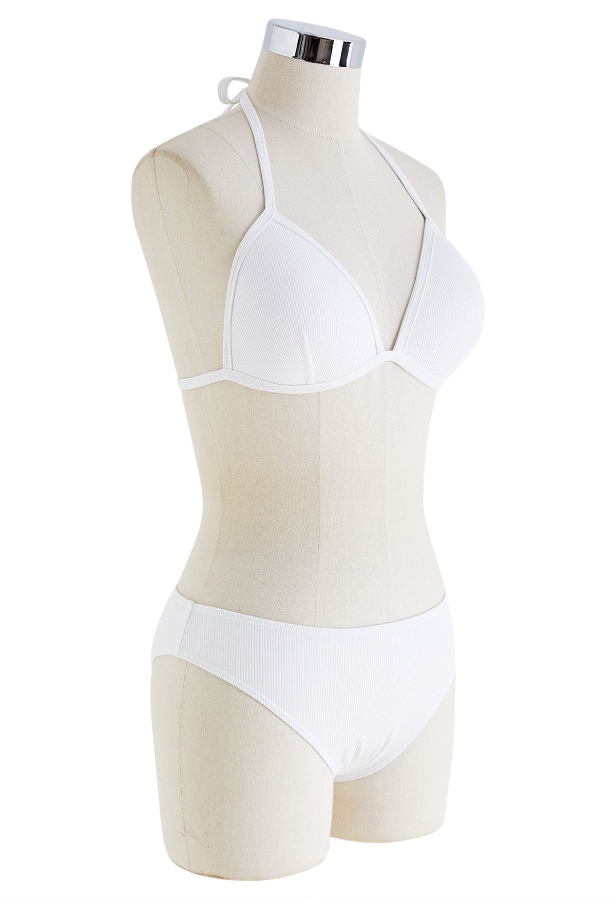 Schlichtes weißes Bikini-Set mit Bindebändern