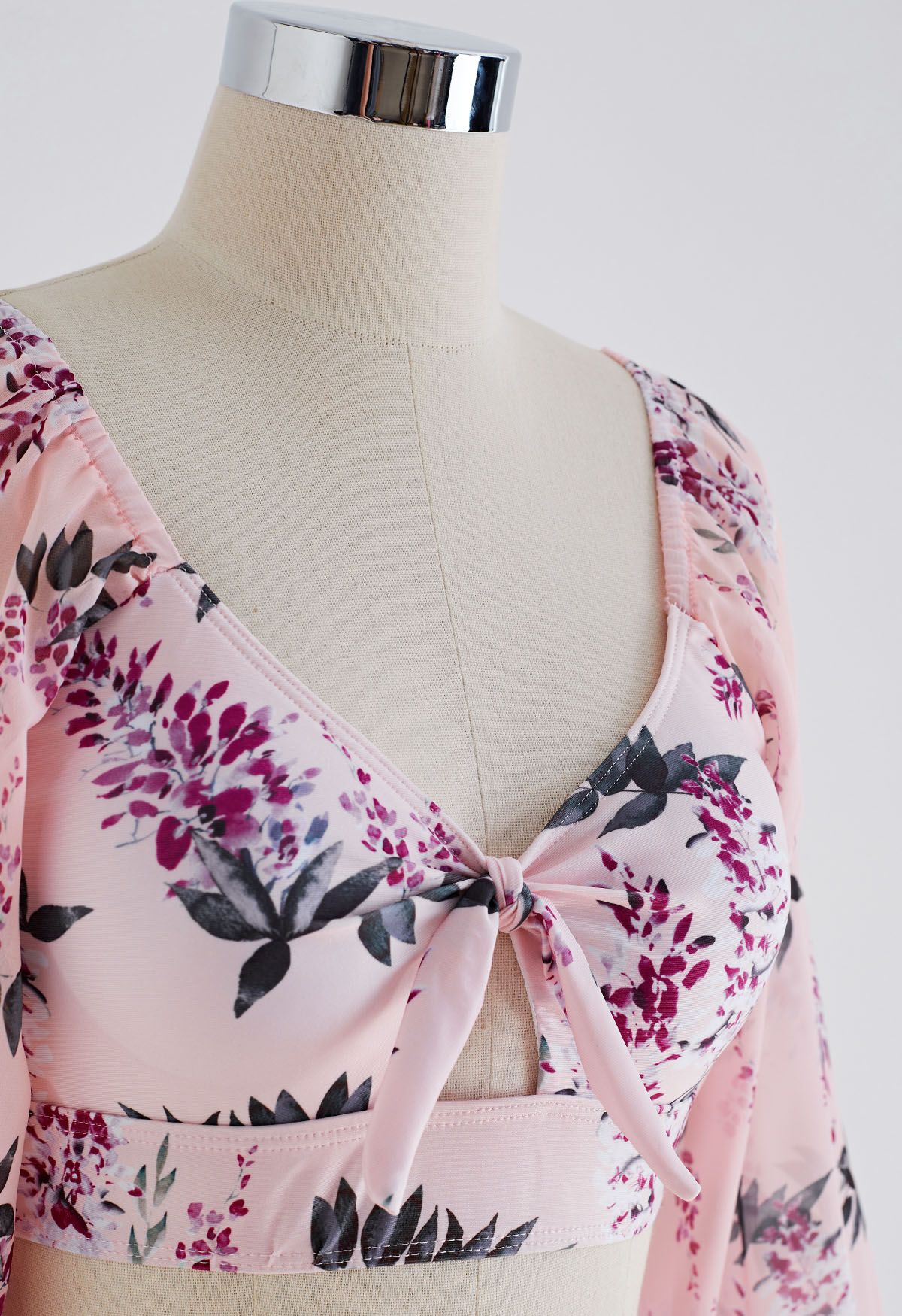 Rosa Blumen-Bikini-Set mit halbtransparenten Ärmeln