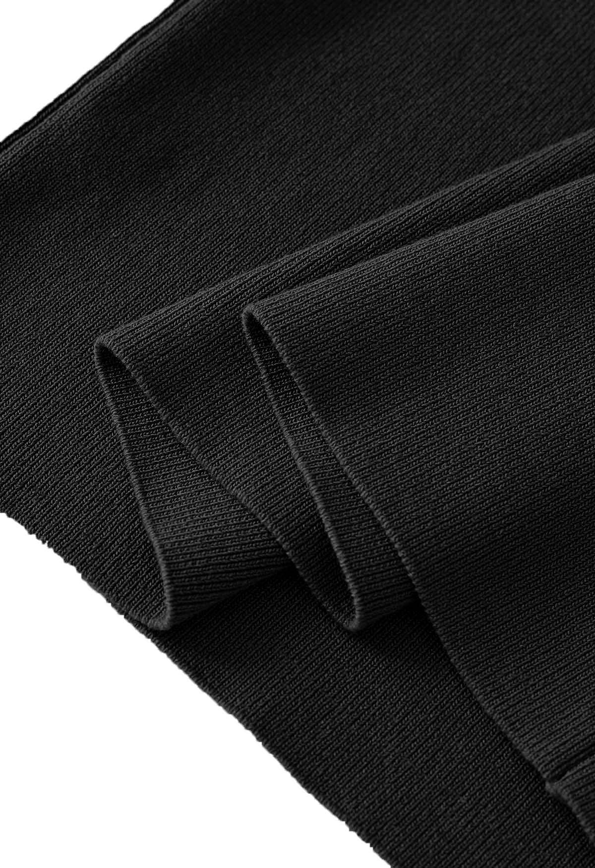 Figurbetontes Strickkleid mit eingekerbtem Ausschnitt in Schwarz
