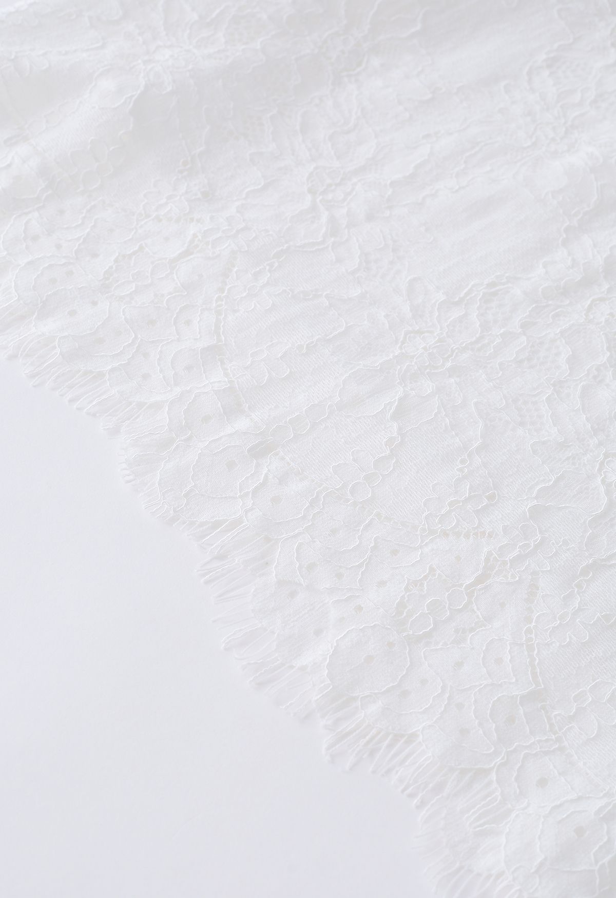 Cutwork-Neckholder-Top mit floraler Spitze in Weiß