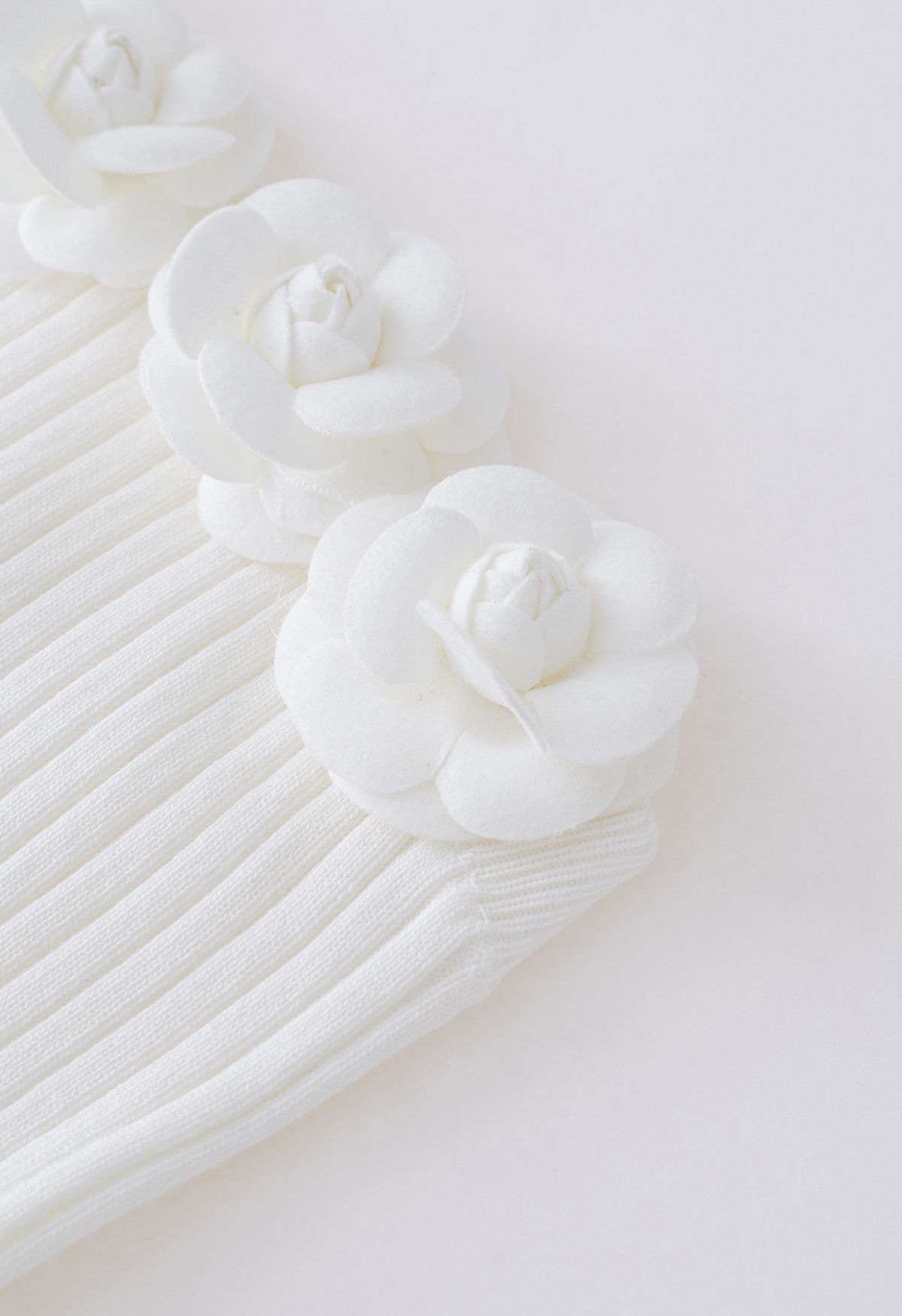 Dehnbares Schlauchoberteil mit 3D-Blumenmuster in Weiß