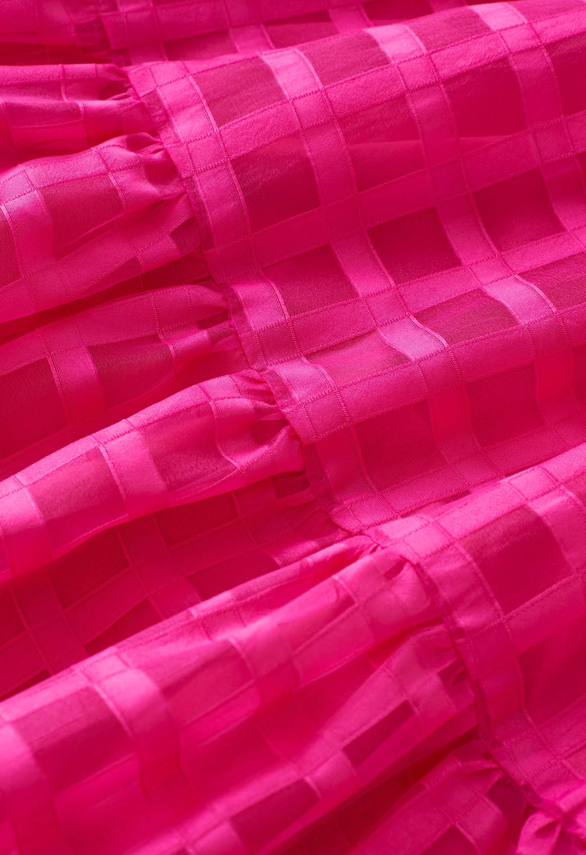 Kariertes Neckholder-Maxikleid mit Taillenschnürung in Pink