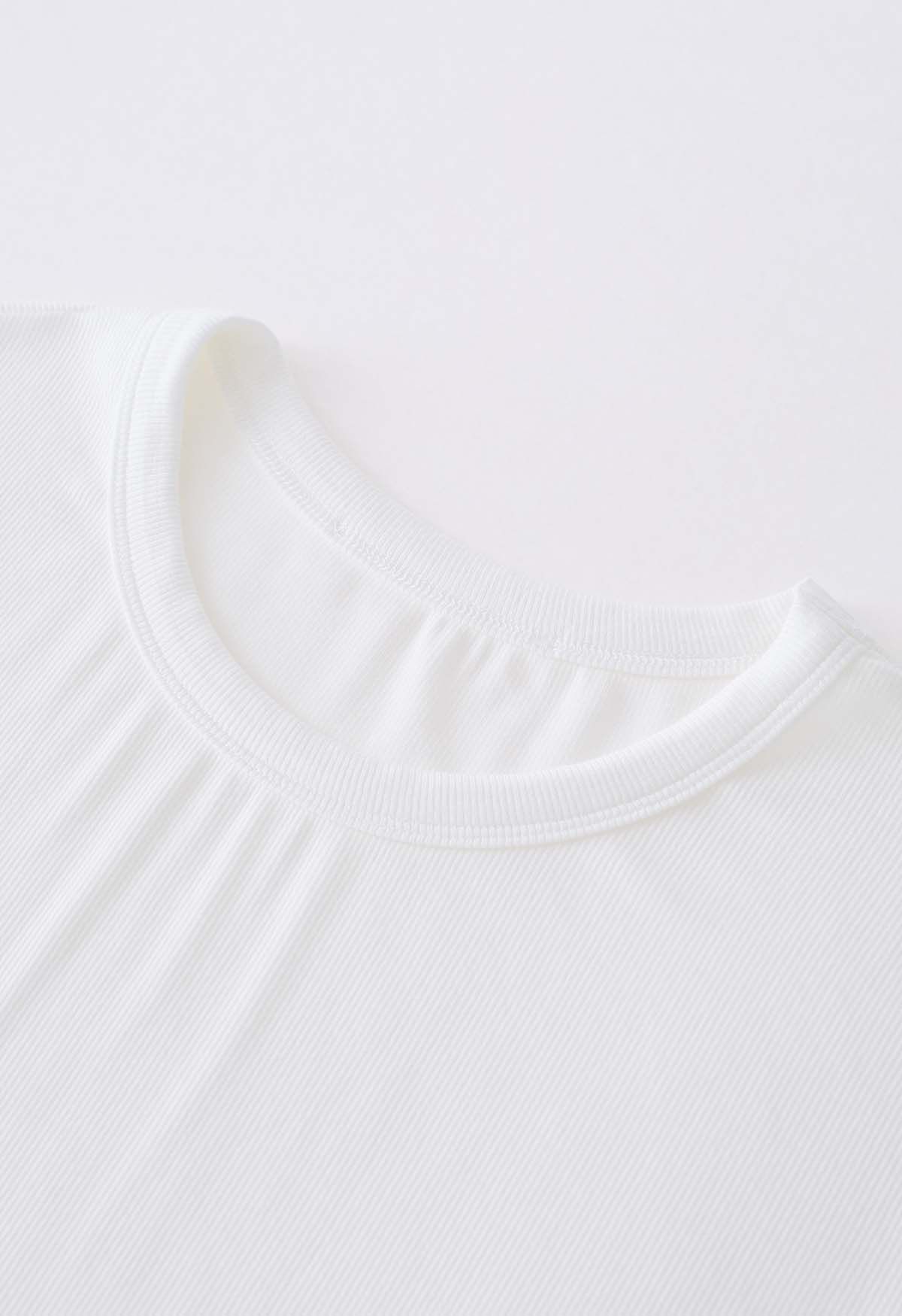 Elegantes Crop-Top aus Baumwolle mit Rundhalsausschnitt in Weiß
