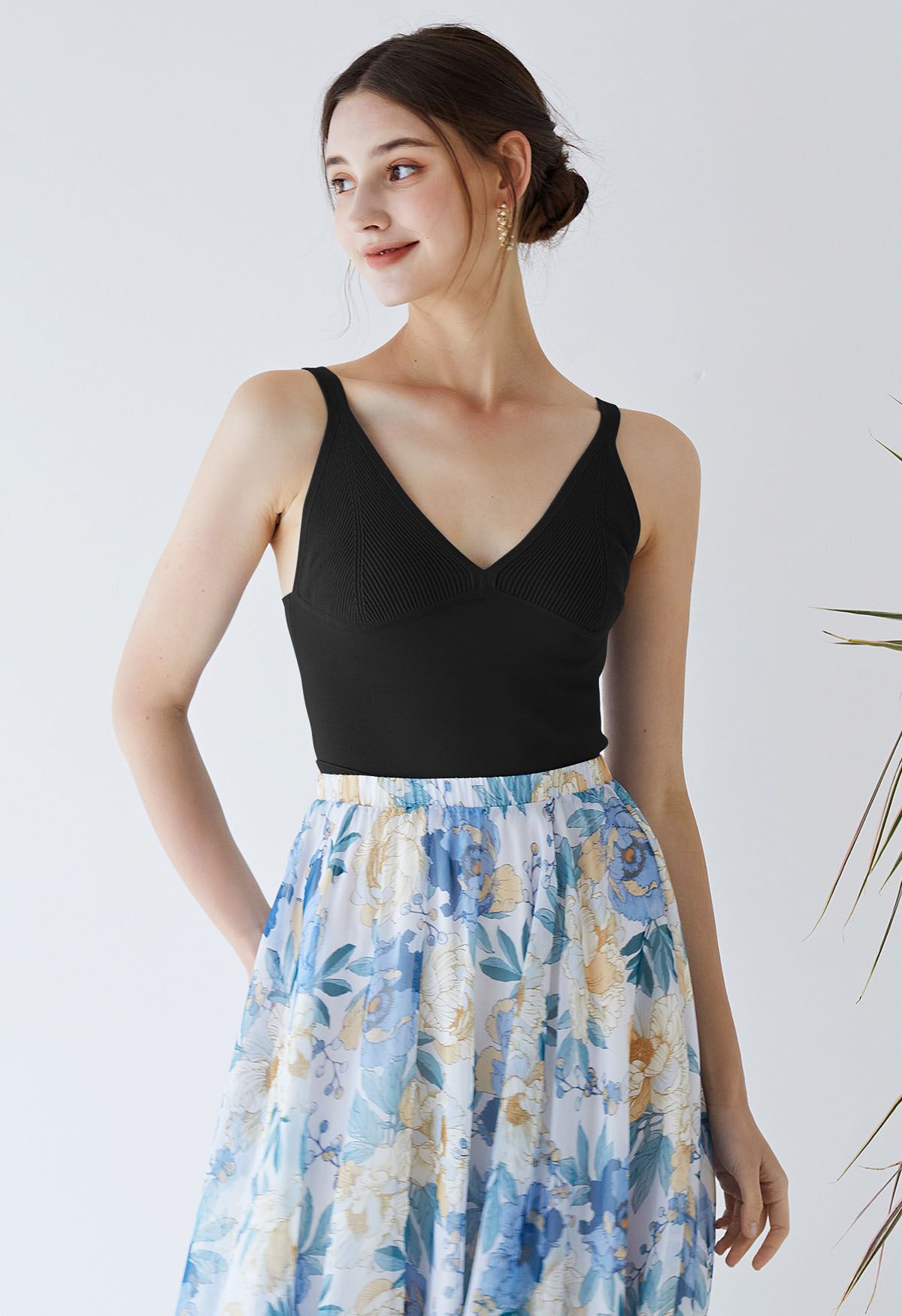 Geripptes Cami-Crop-Top mit V-Ausschnitt in Schwarz