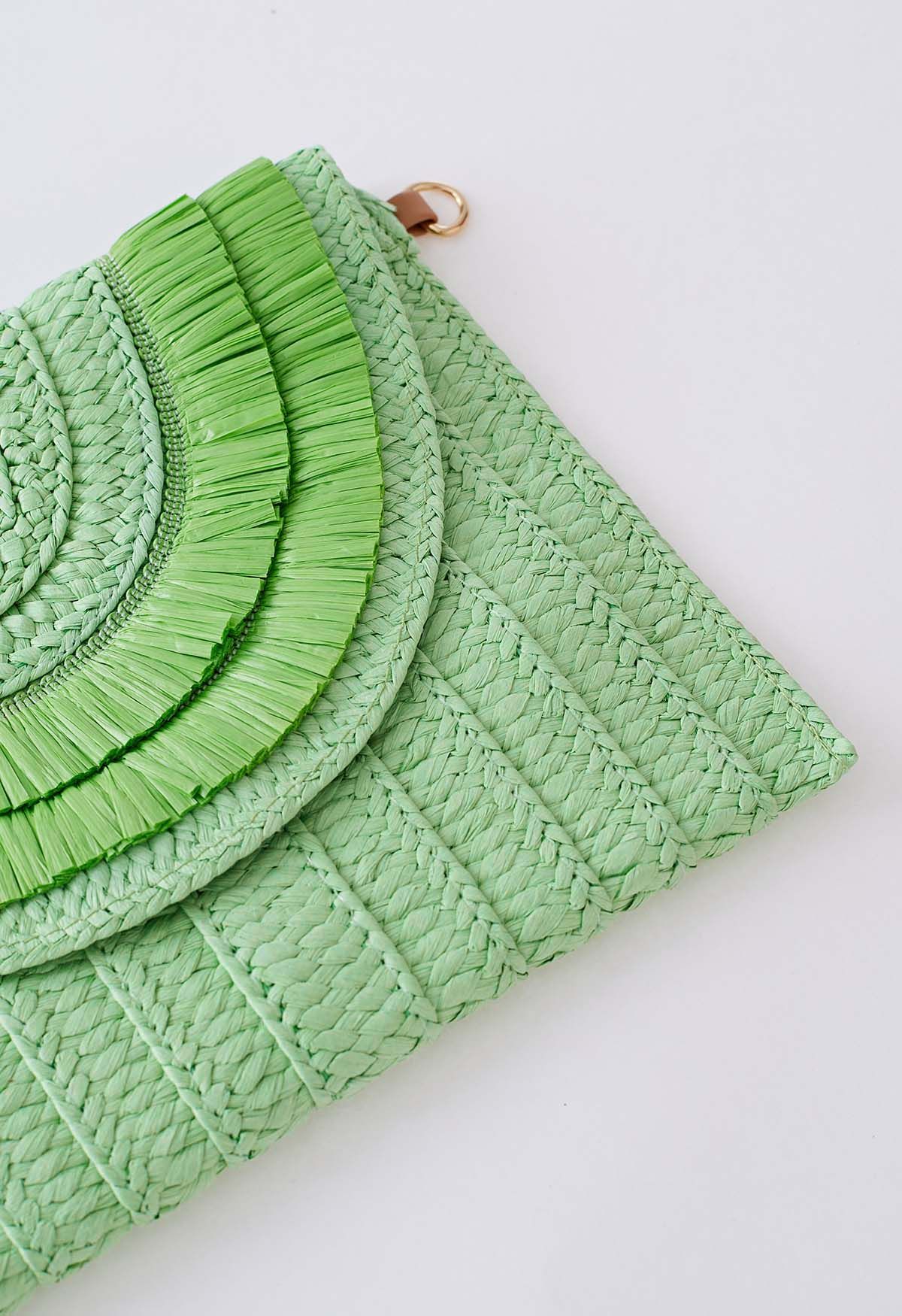 Einfarbige Umschlagtasche aus Raffiabast in Grün