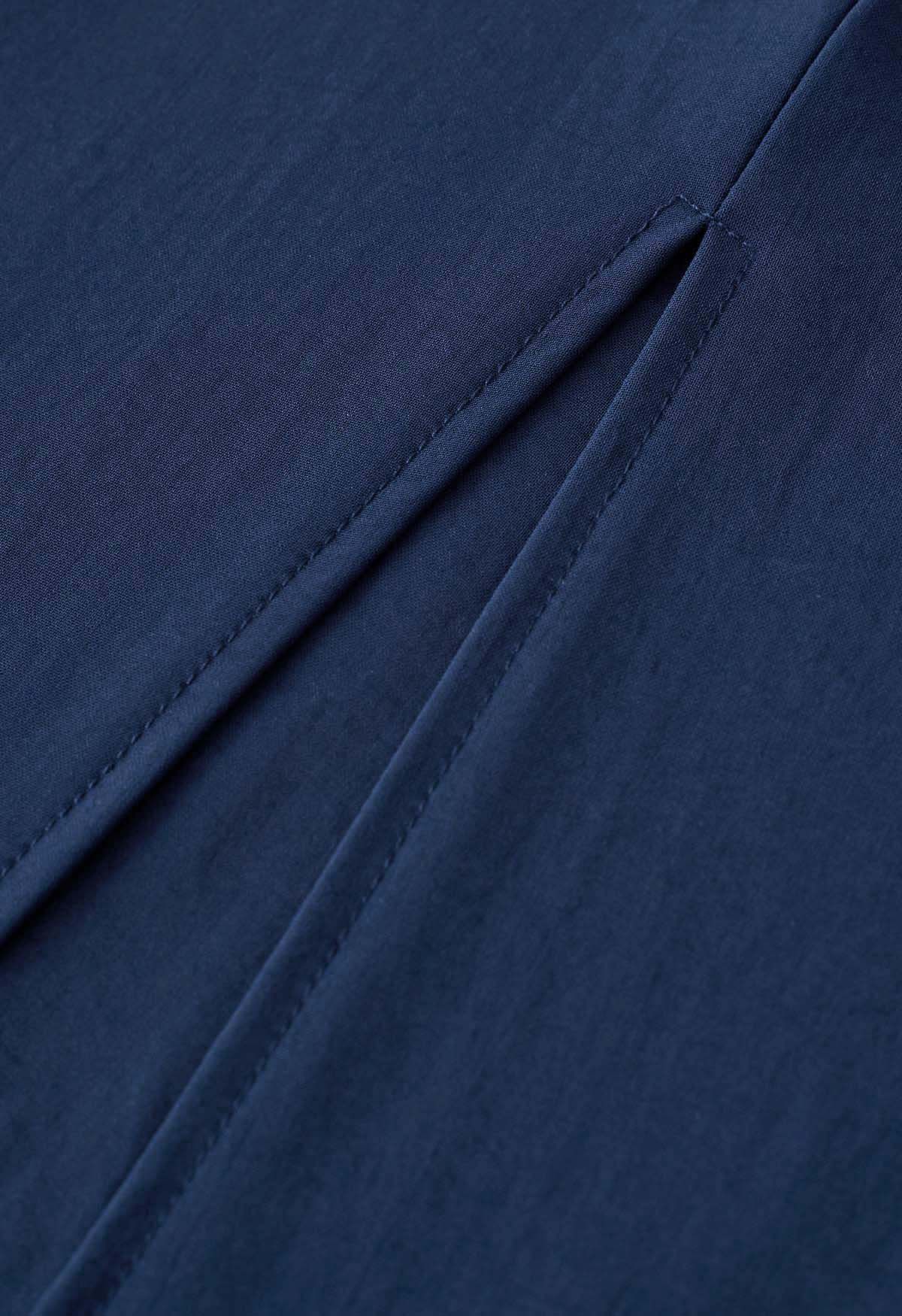 Cami-Kleid mit Rüschensaum und Schnürung an den Schultern in Marineblau