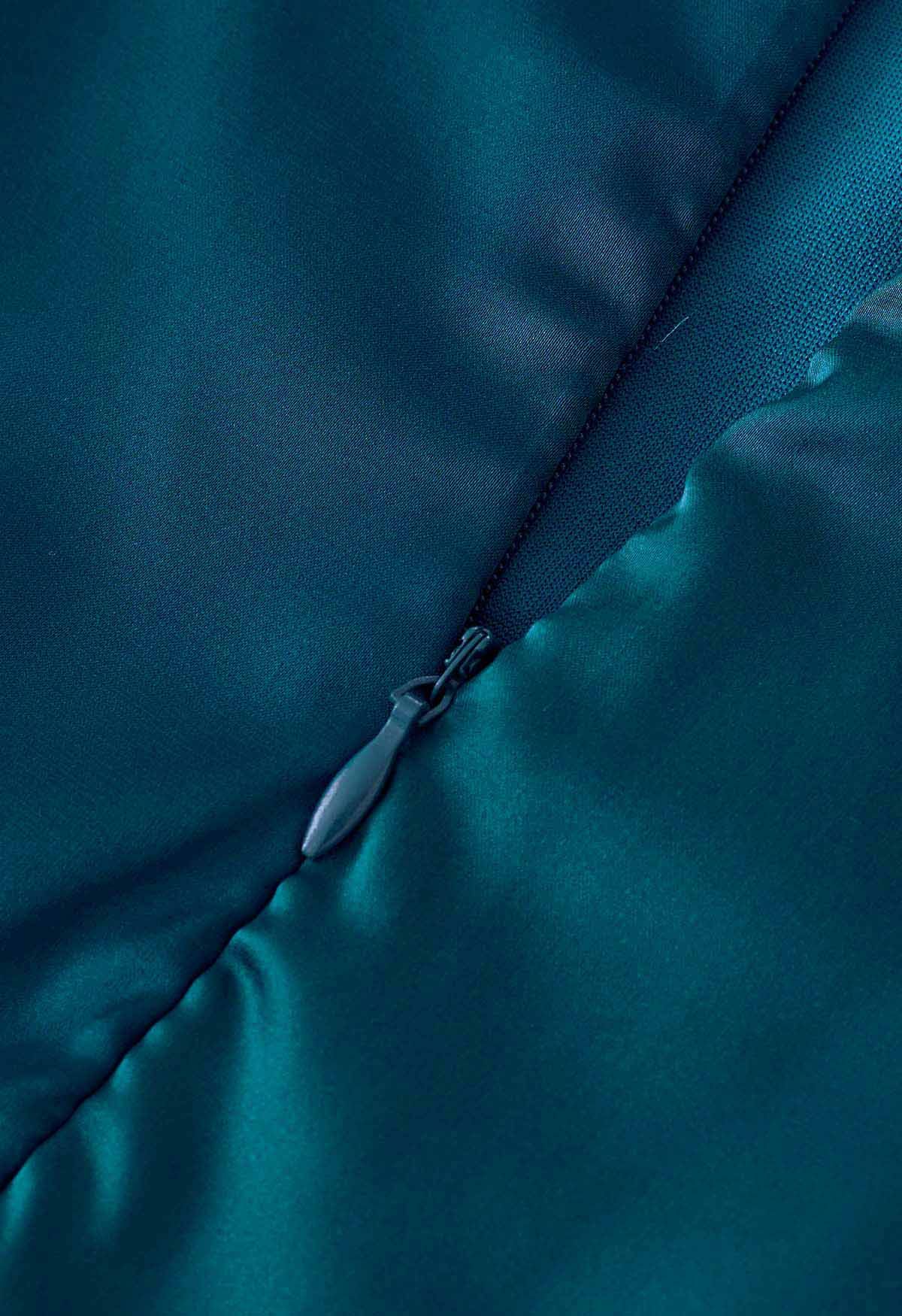 Ärmelloser Playsuit aus Satin mit asymmetrischem Rüschenausschnitt in Blaugrün