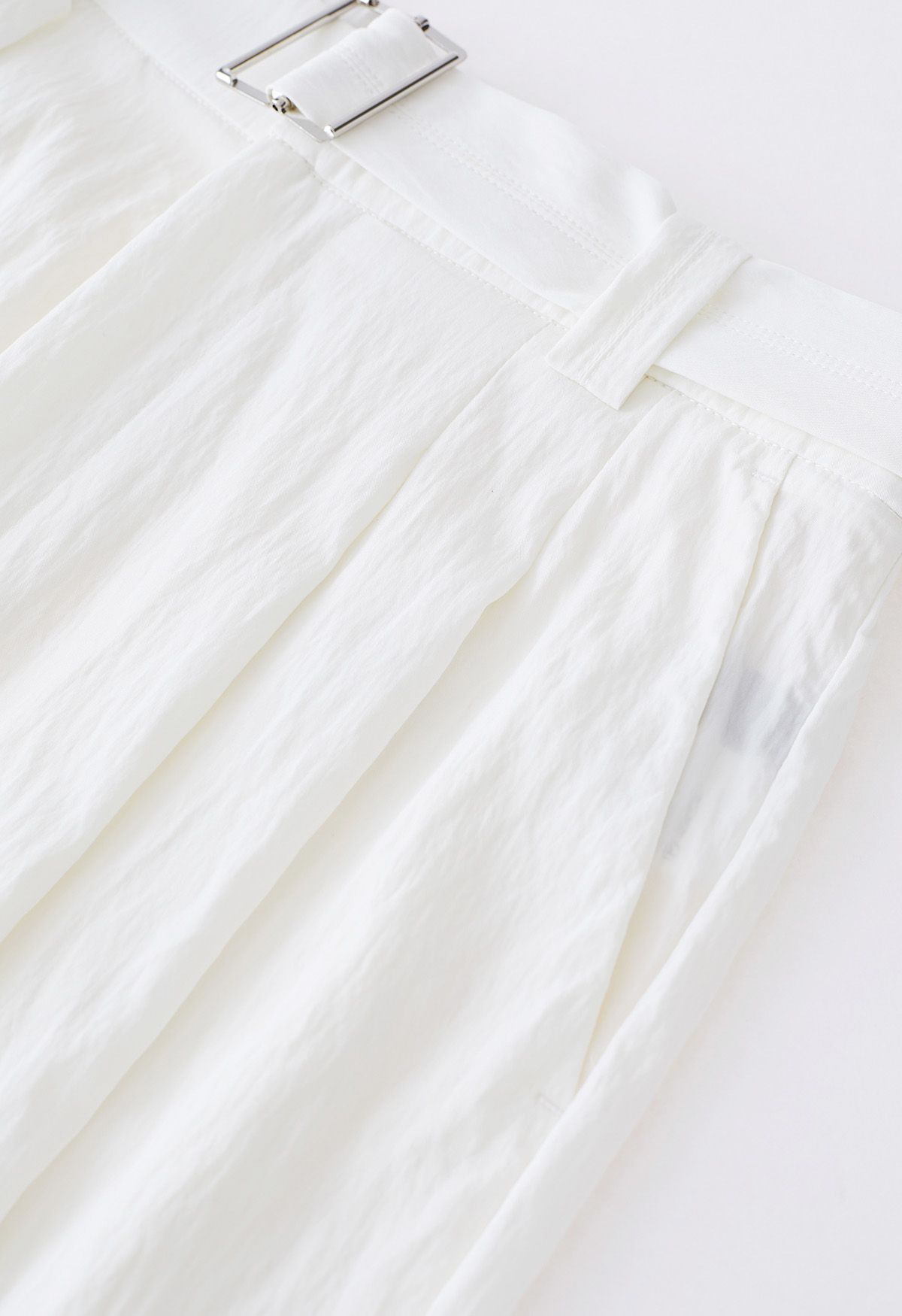 Hose mit geradem Bein und drapiertem Gürtel und Seitentaschen in Weiß