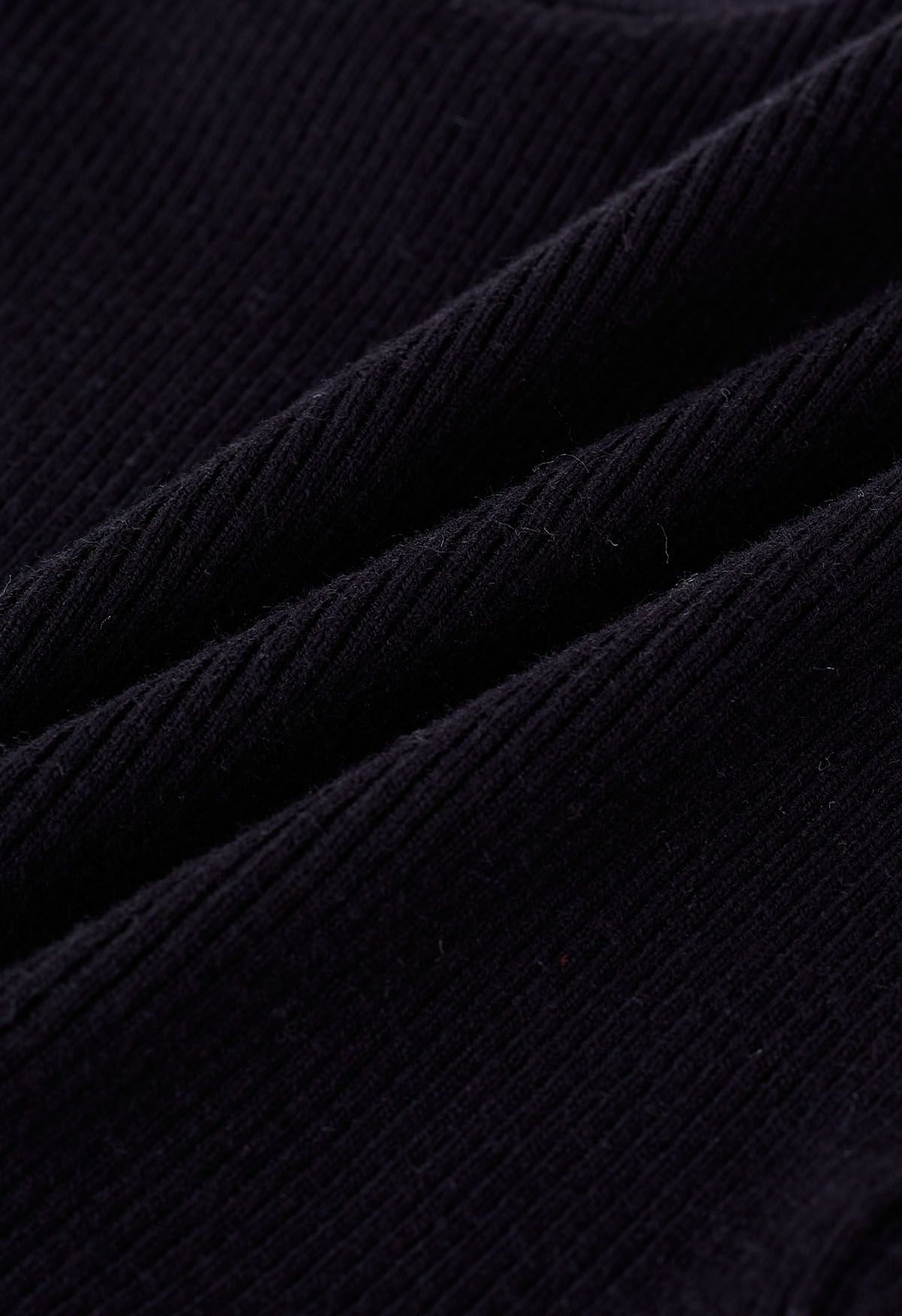 Neckholder-Strickoberteil mit überkreuzten Trägern in Schwarz