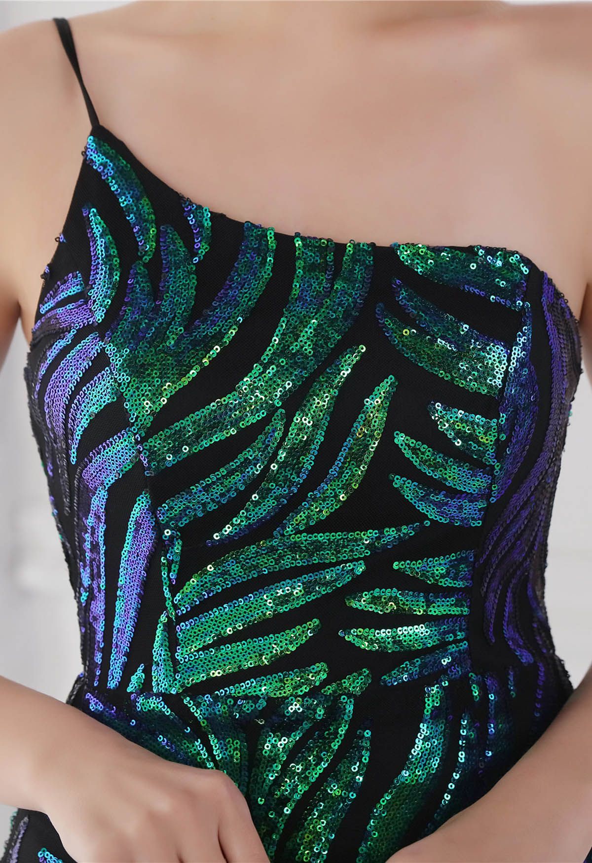 One-Shoulder-Meerjungfrauenkleid mit Blattpailletten in Grün