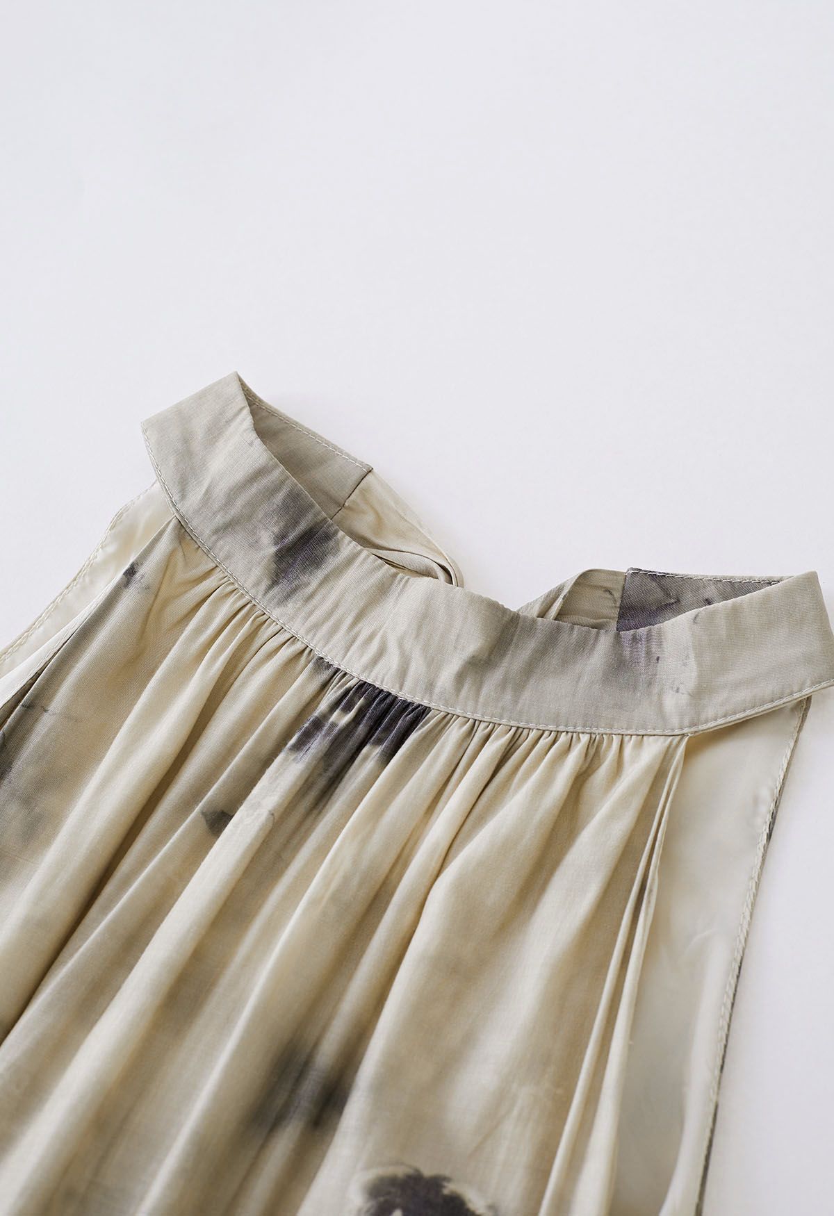 Glattes Neckholder-Kleid mit Tuschemalerei