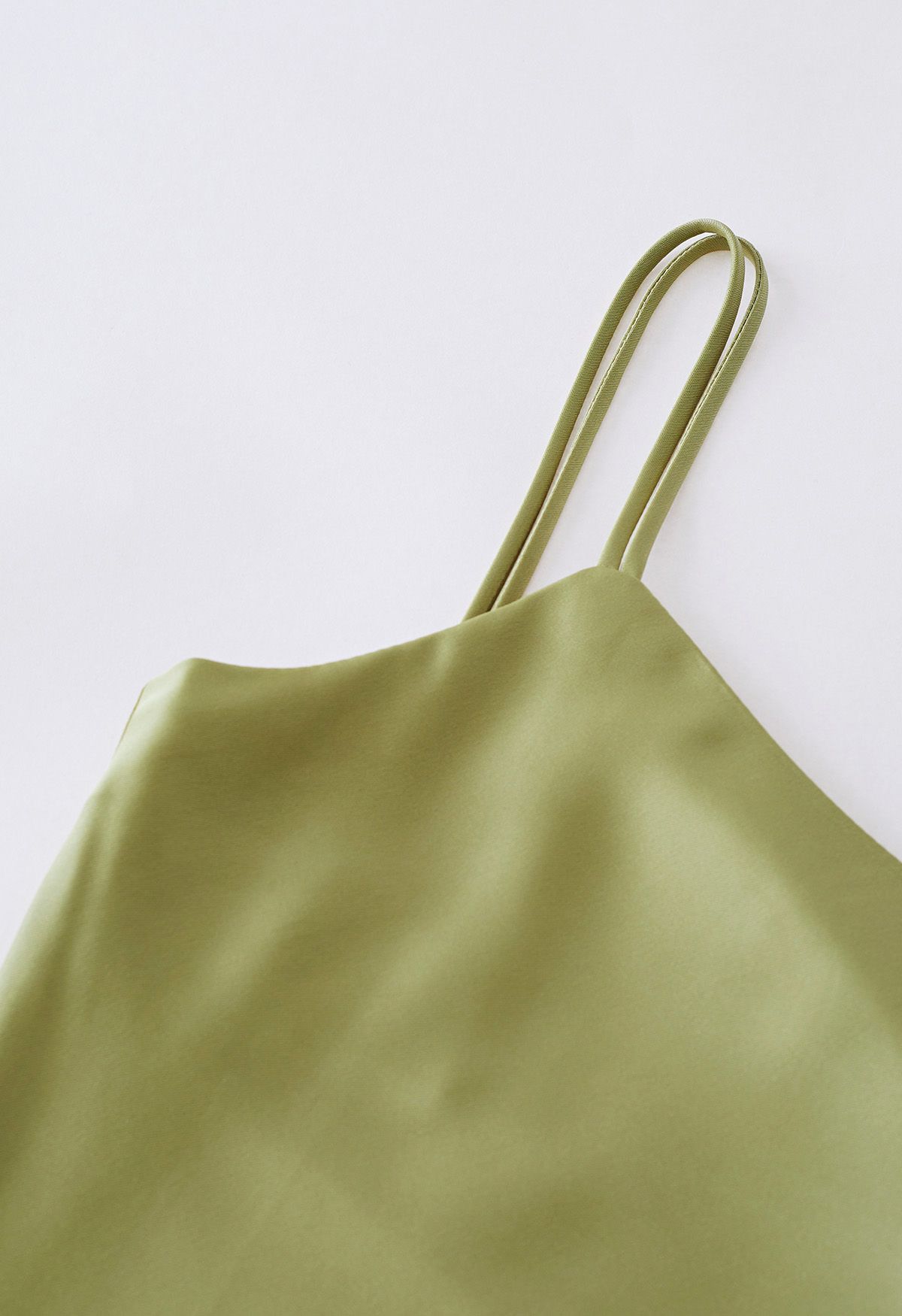 Cami-Kleid aus Satin mit doppelten Trägern in Limette