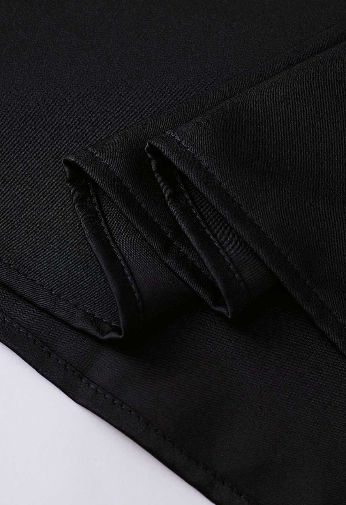 Cami-Kleid aus gedrehtem Satin mit herzförmigem Ausschnitt in Schwarz
