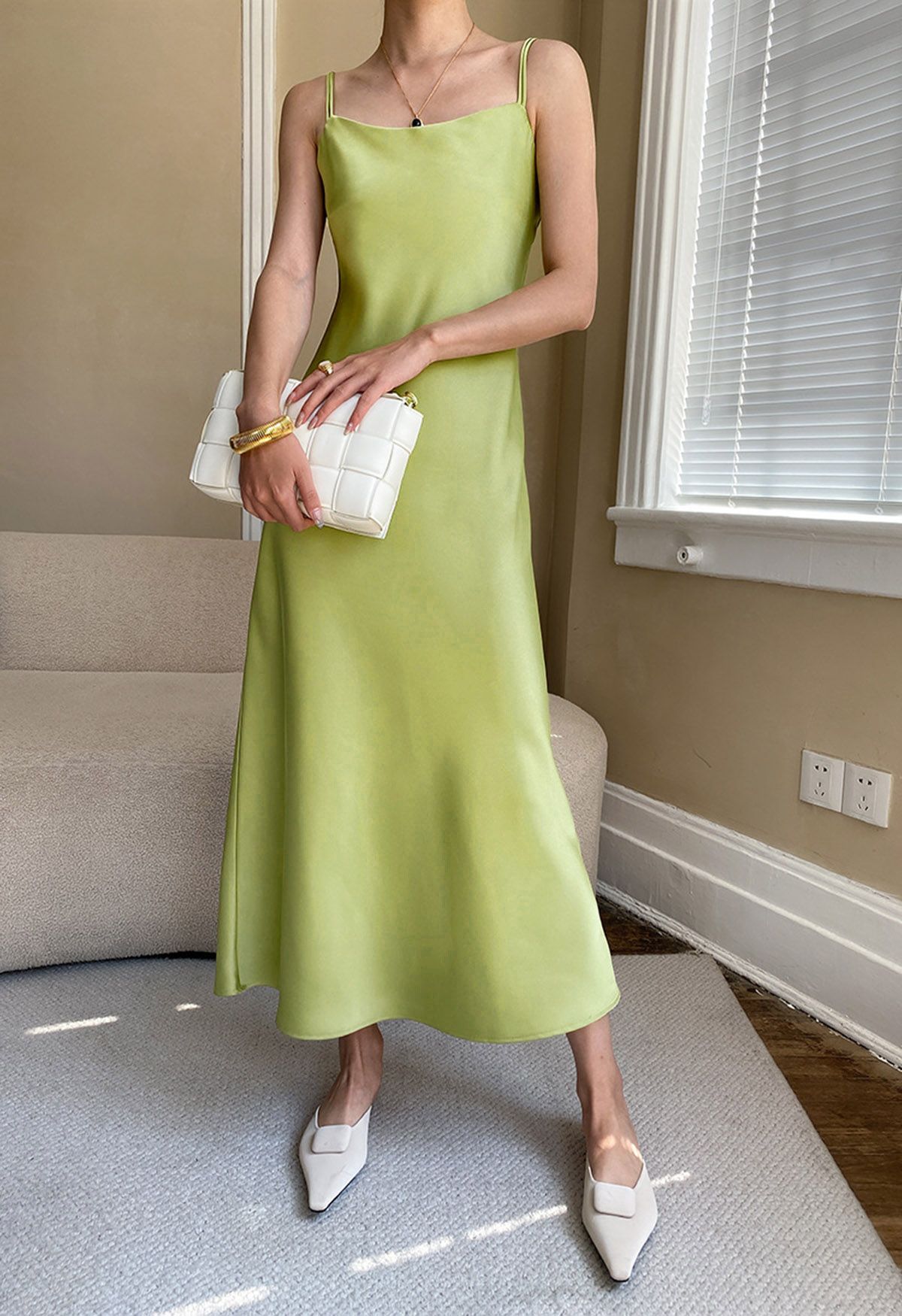 Cami-Kleid aus Satin mit doppelten Trägern in Limette