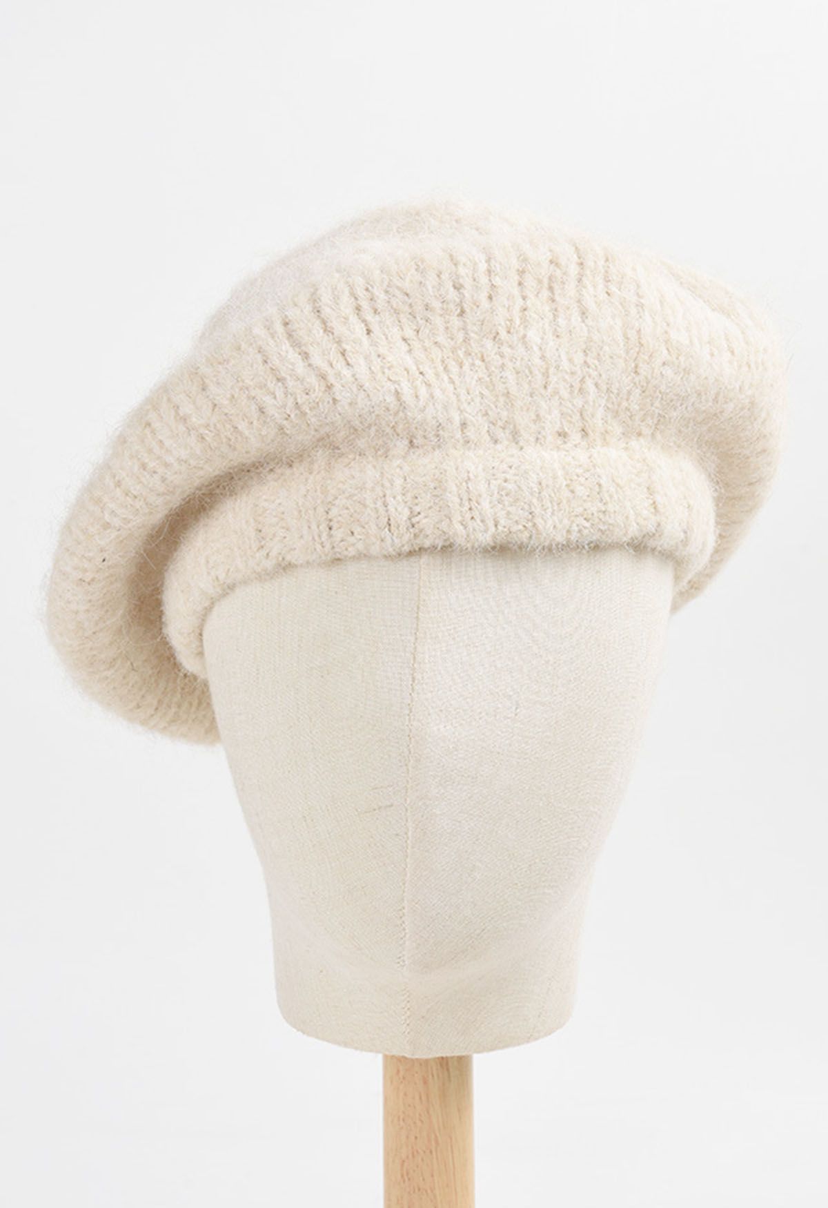 Flauschige Baskenmütze aus Wollmischung in Creme