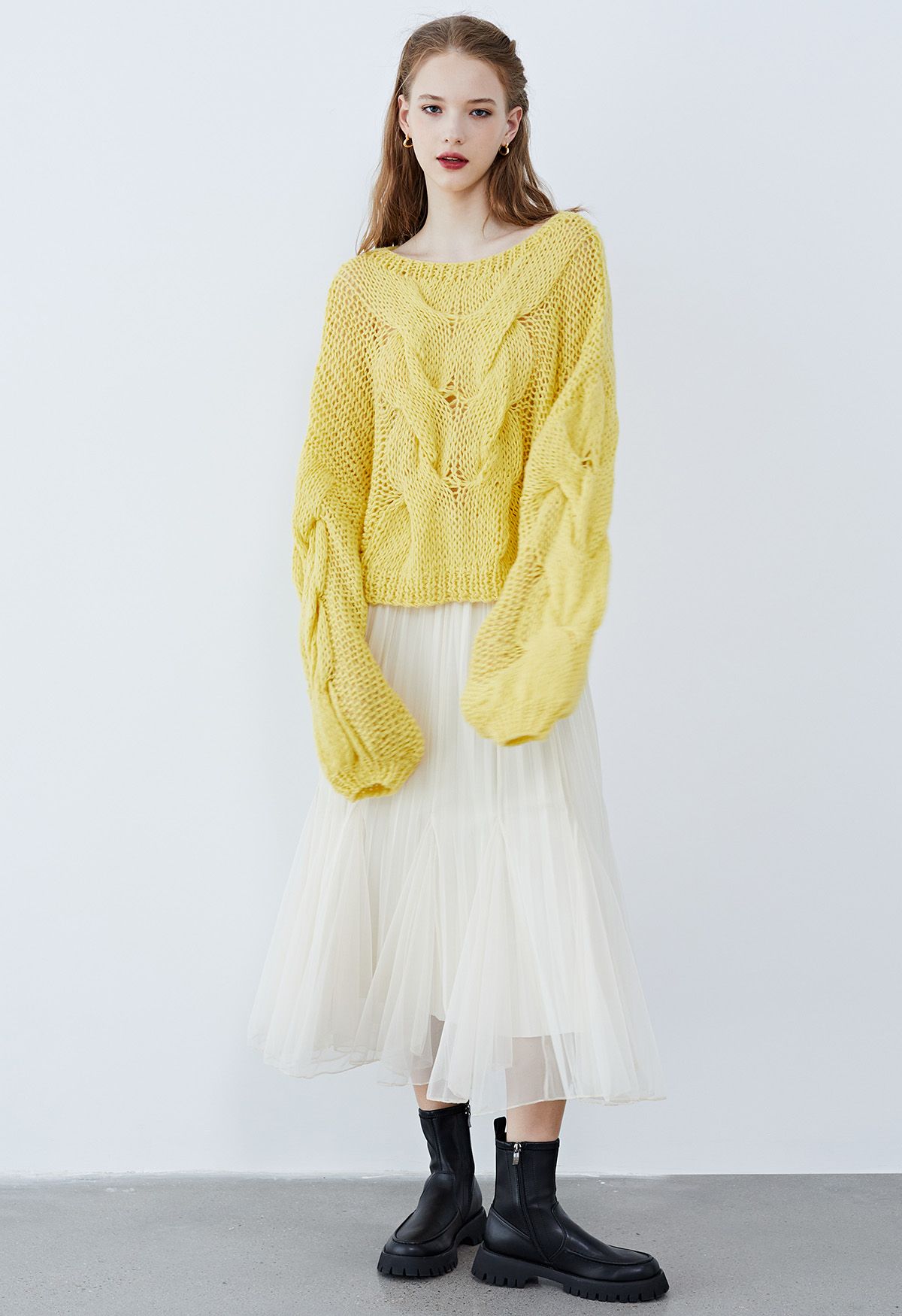 Handgestrickter Pullover mit Puffärmeln in Gelb