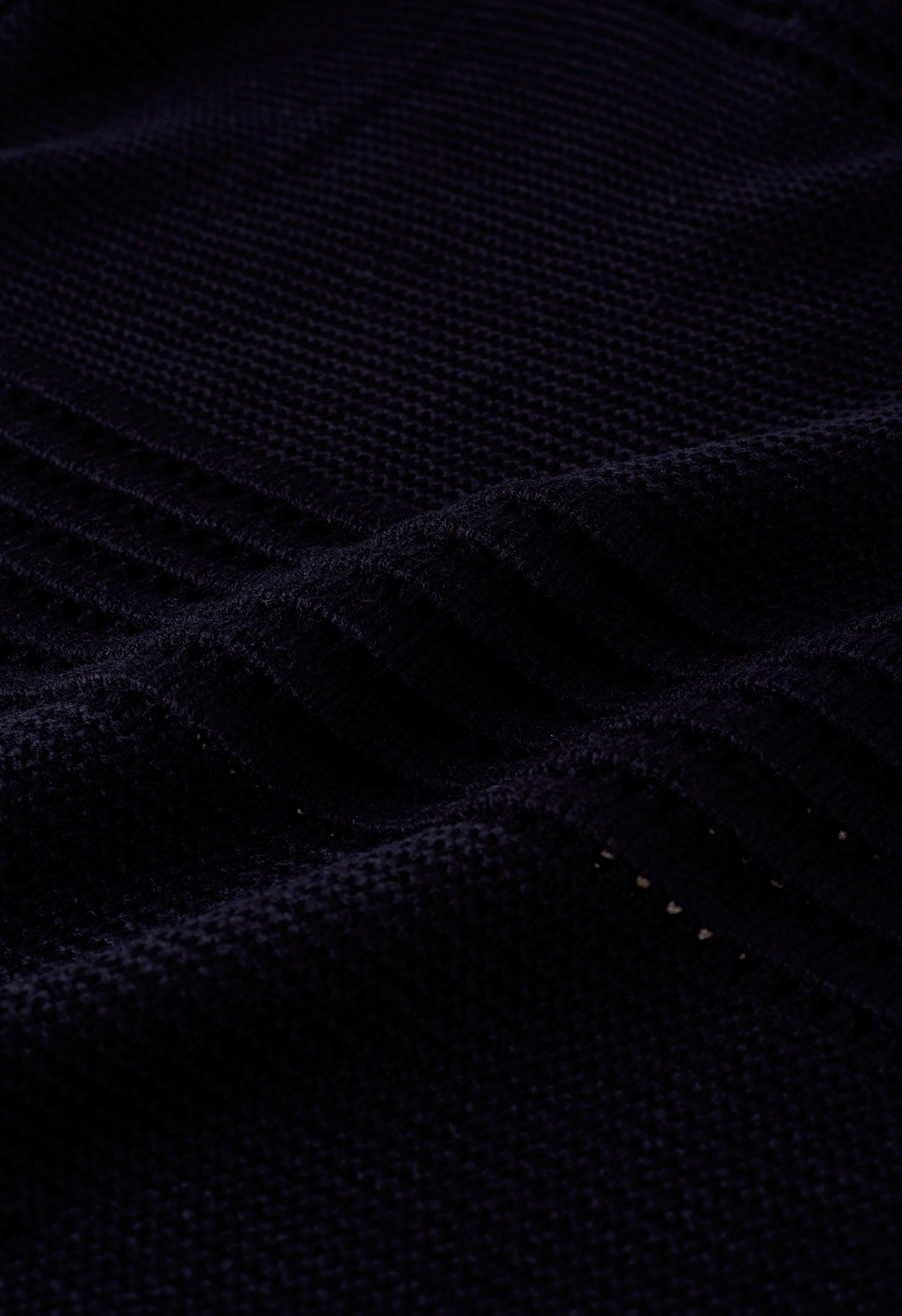 Streifengeprägter, durchbrochener Strickpullover in Schwarz