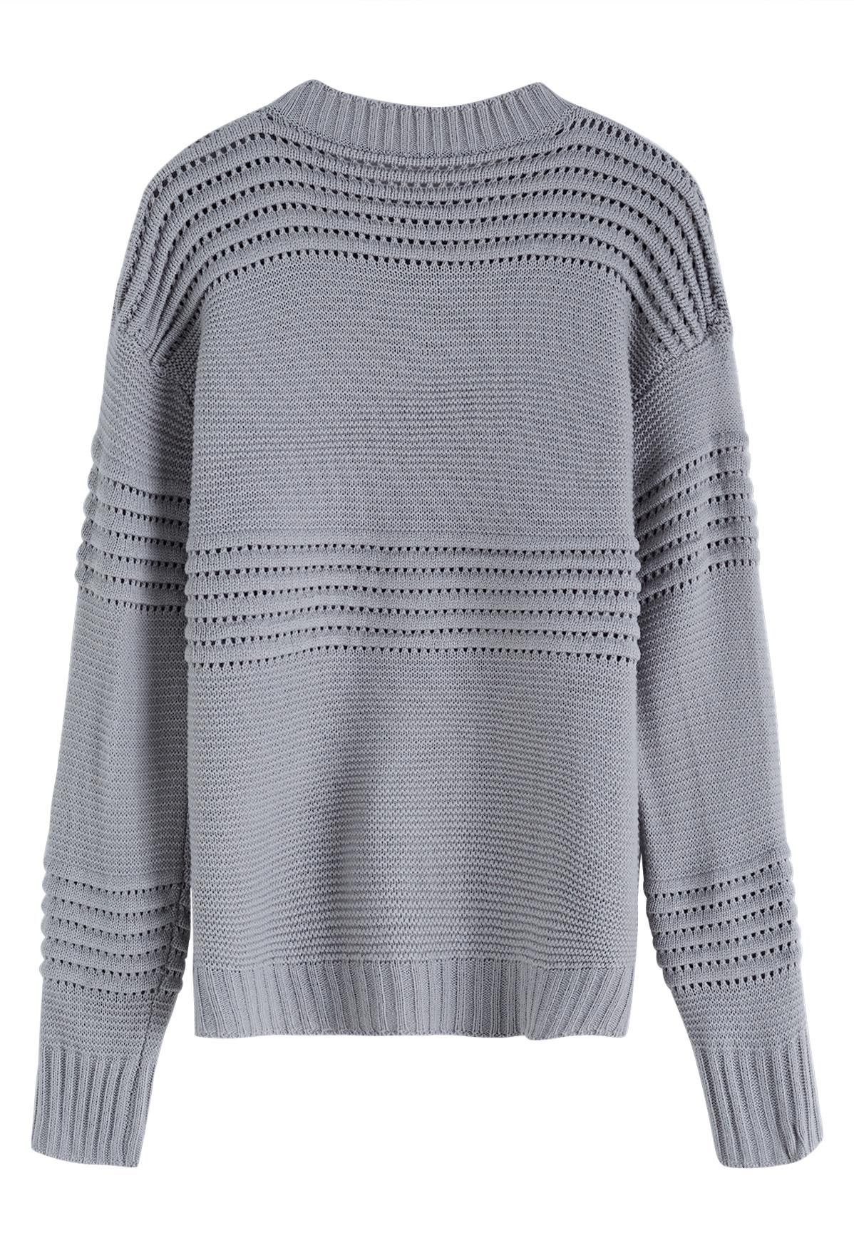 Gestreifter, durchbrochener Strickpullover in Grau