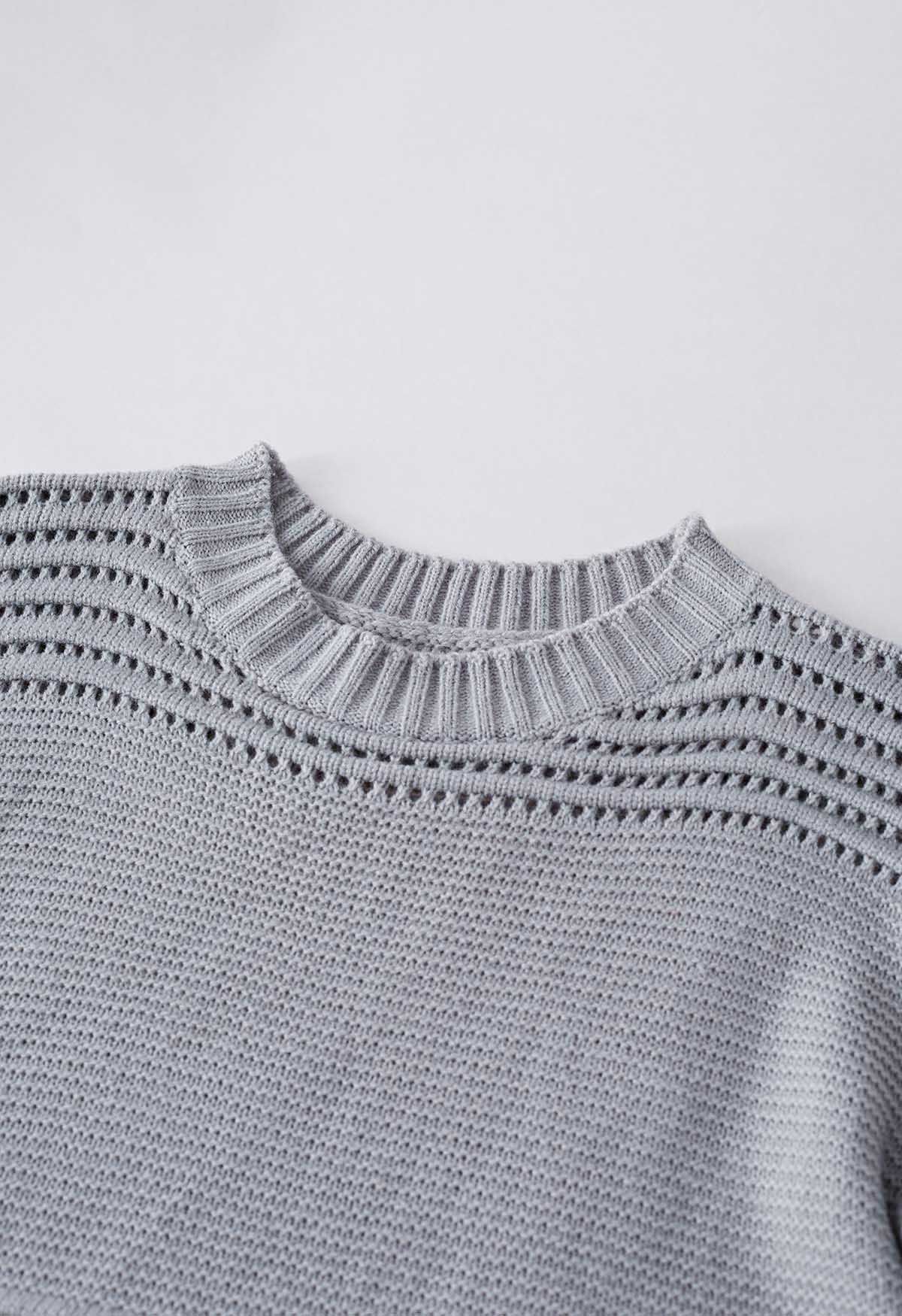 Gestreifter, durchbrochener Strickpullover in Grau