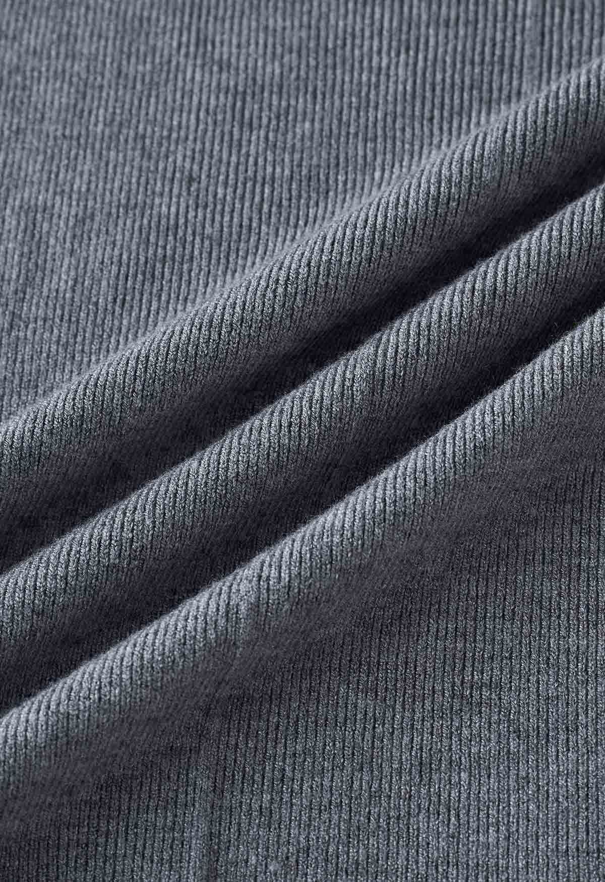 Tailliertes Strickoberteil mit eingekerbtem Ausschnitt in Grau
