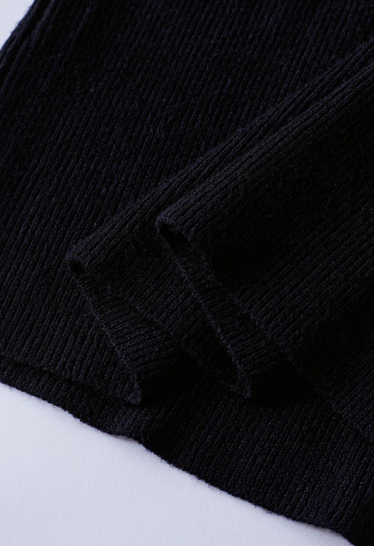 Tailliertes Strickoberteil mit eingekerbtem Ausschnitt in Schwarz