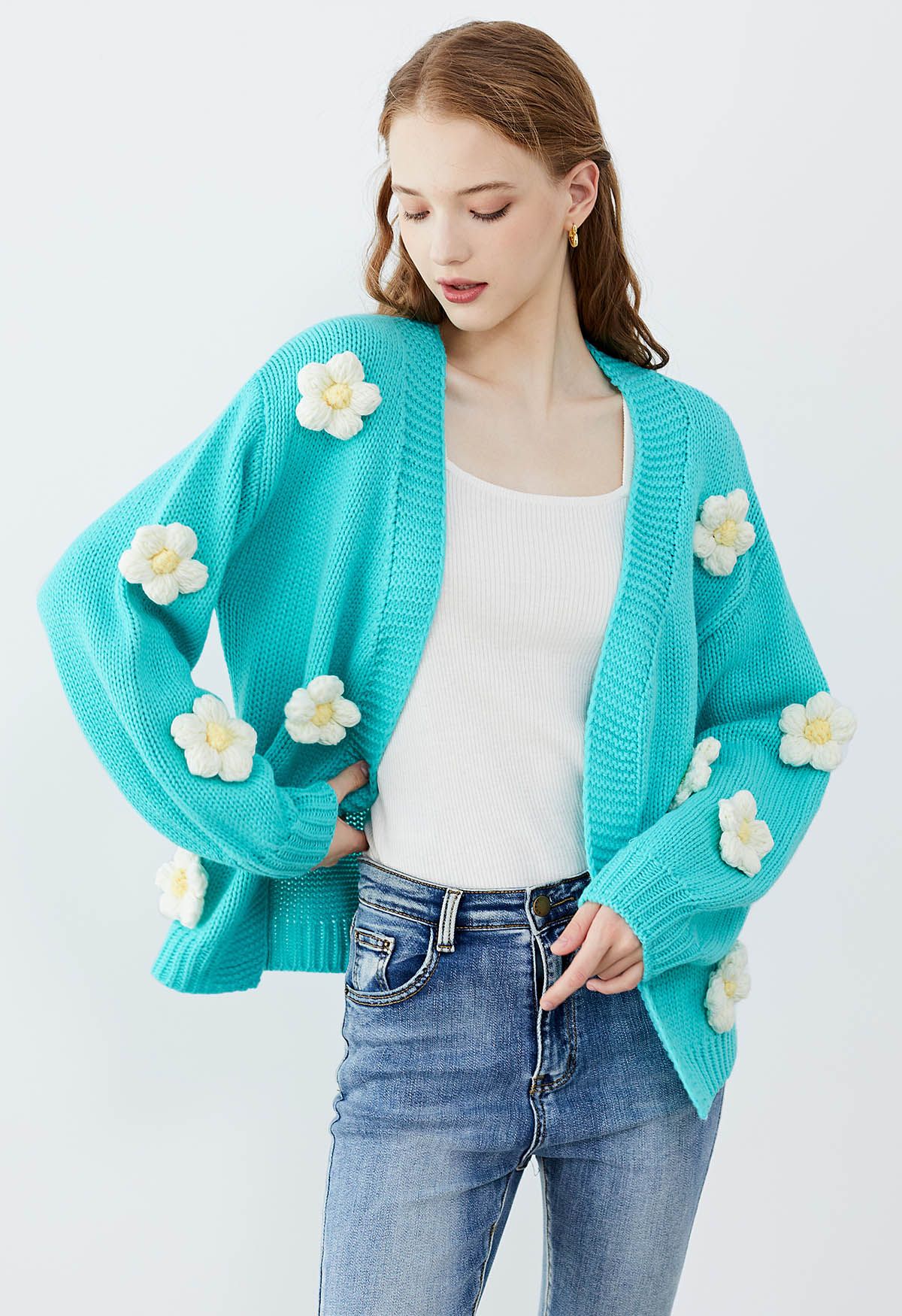 Vorne offener Strick-Cardigan mit 3D-Stich-Blume in Blau