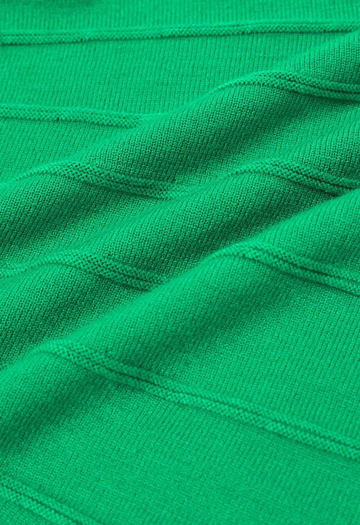Strickrock mit silbernen Perlenverzierungen und Naht in Grün