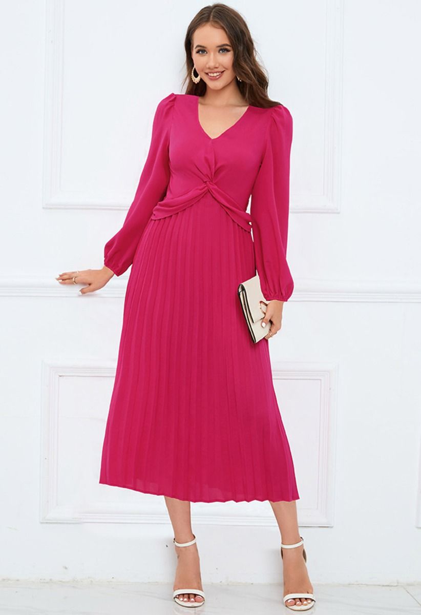 Kleid mit V-Ausschnitt und verdrehter Vorderseite in Magenta