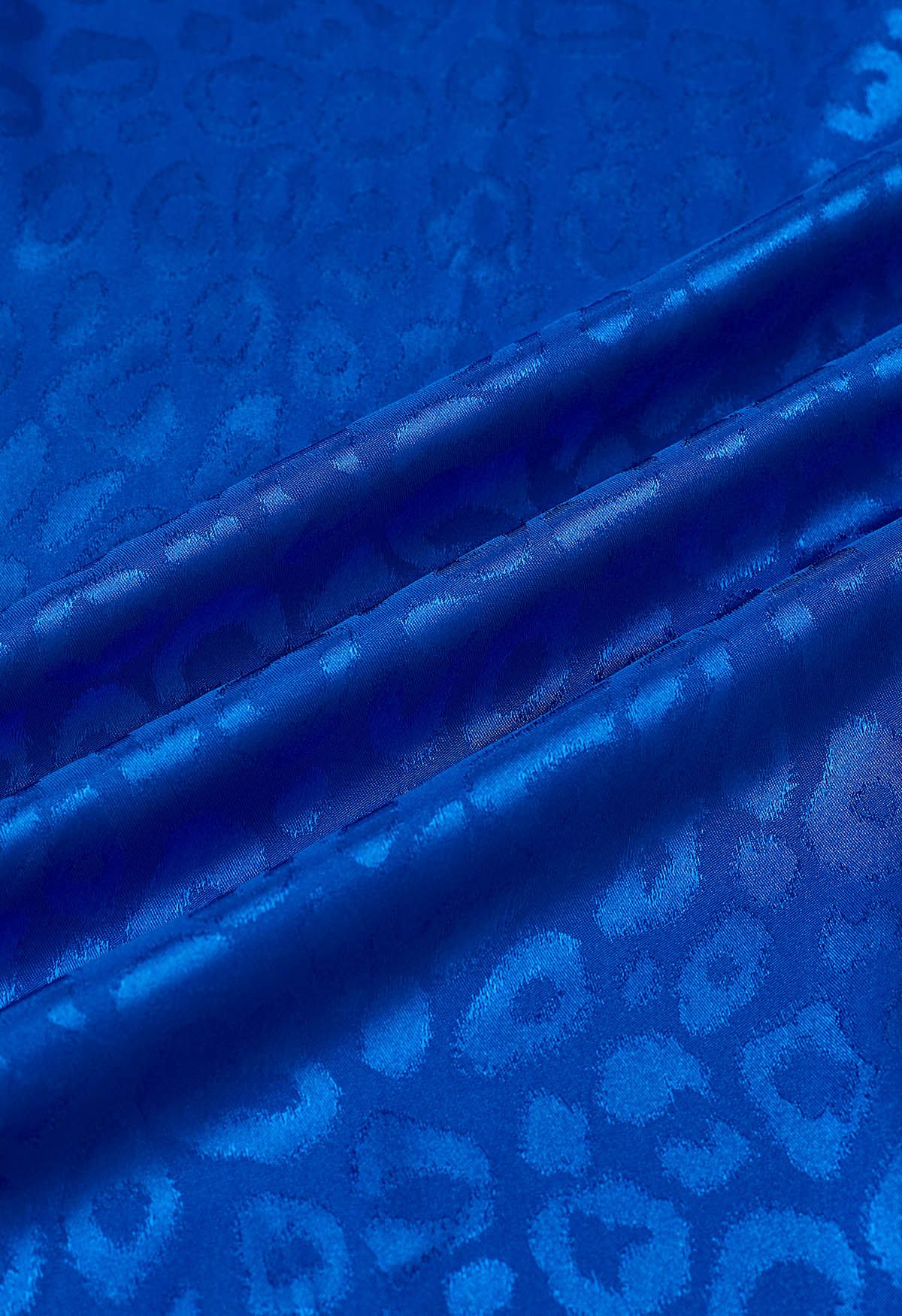 Glänzendes Maxikleid aus Jacquard mit Leopardenmuster und Rüschen in Indigo