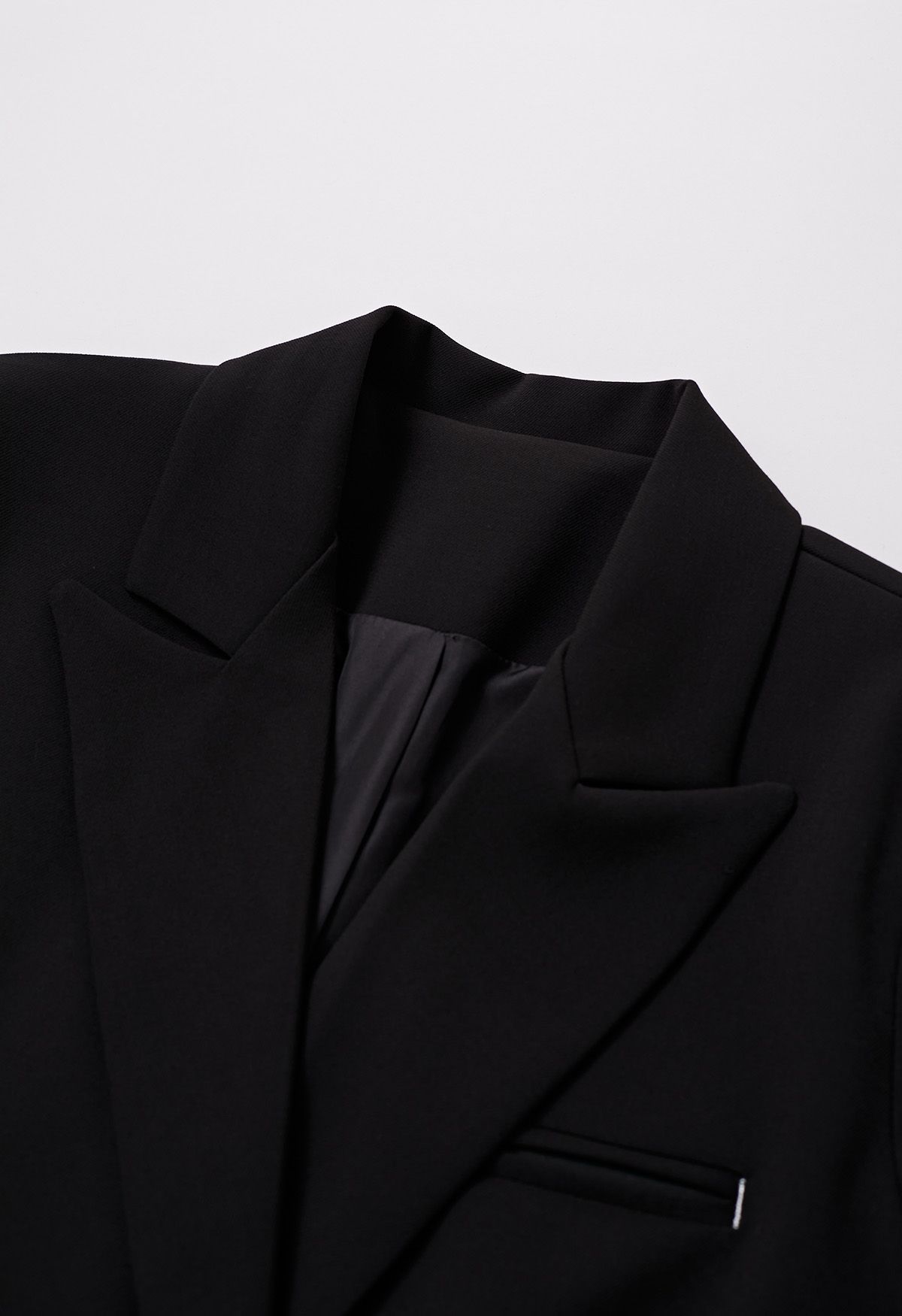 Trendiger zweireihiger Longline-Mantel mit Gürtel in Schwarz