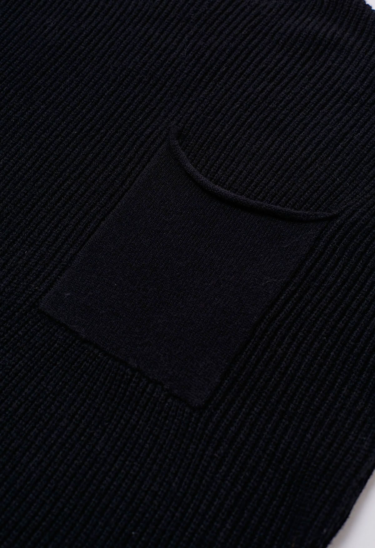 Gerippter Strickpullover mit aufgesetzten Taschen in Schwarz