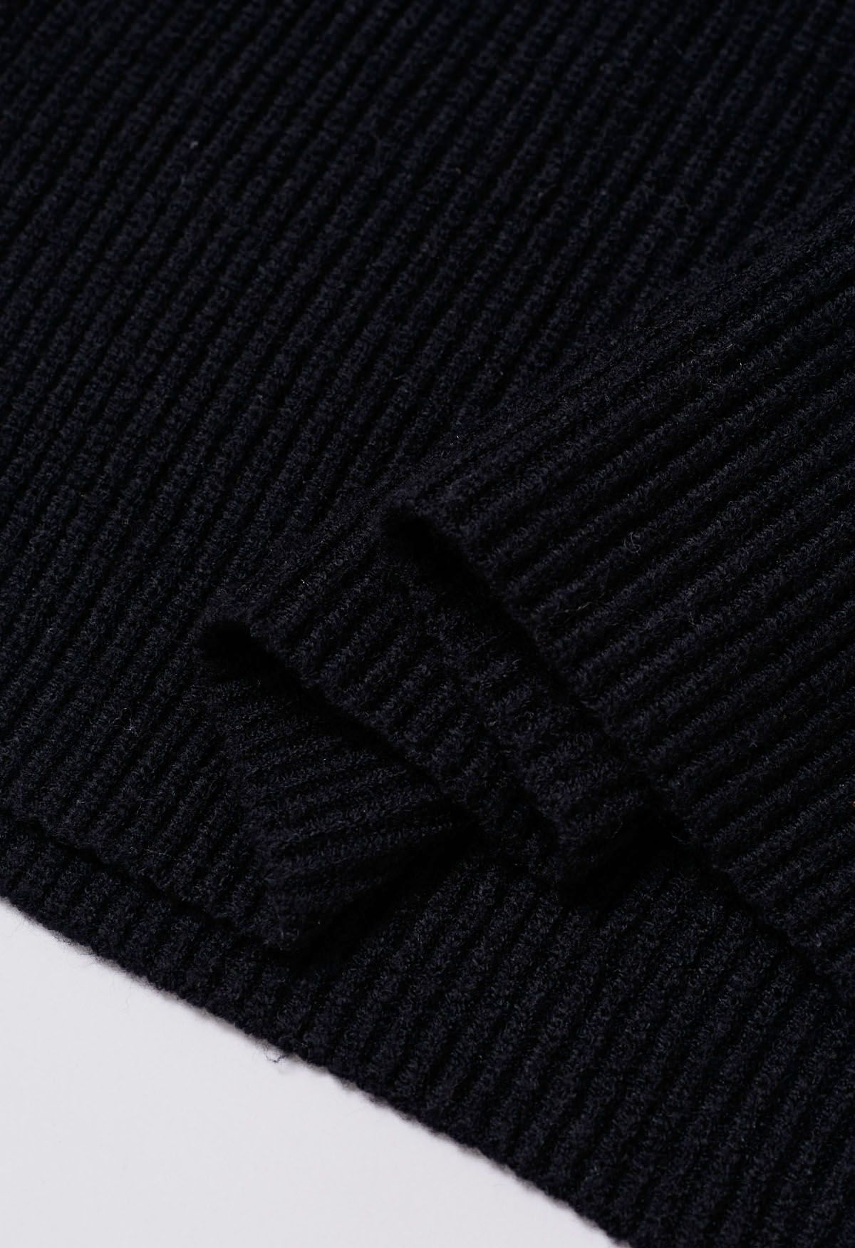 Gerippter Strickpullover mit aufgesetzten Taschen in Schwarz